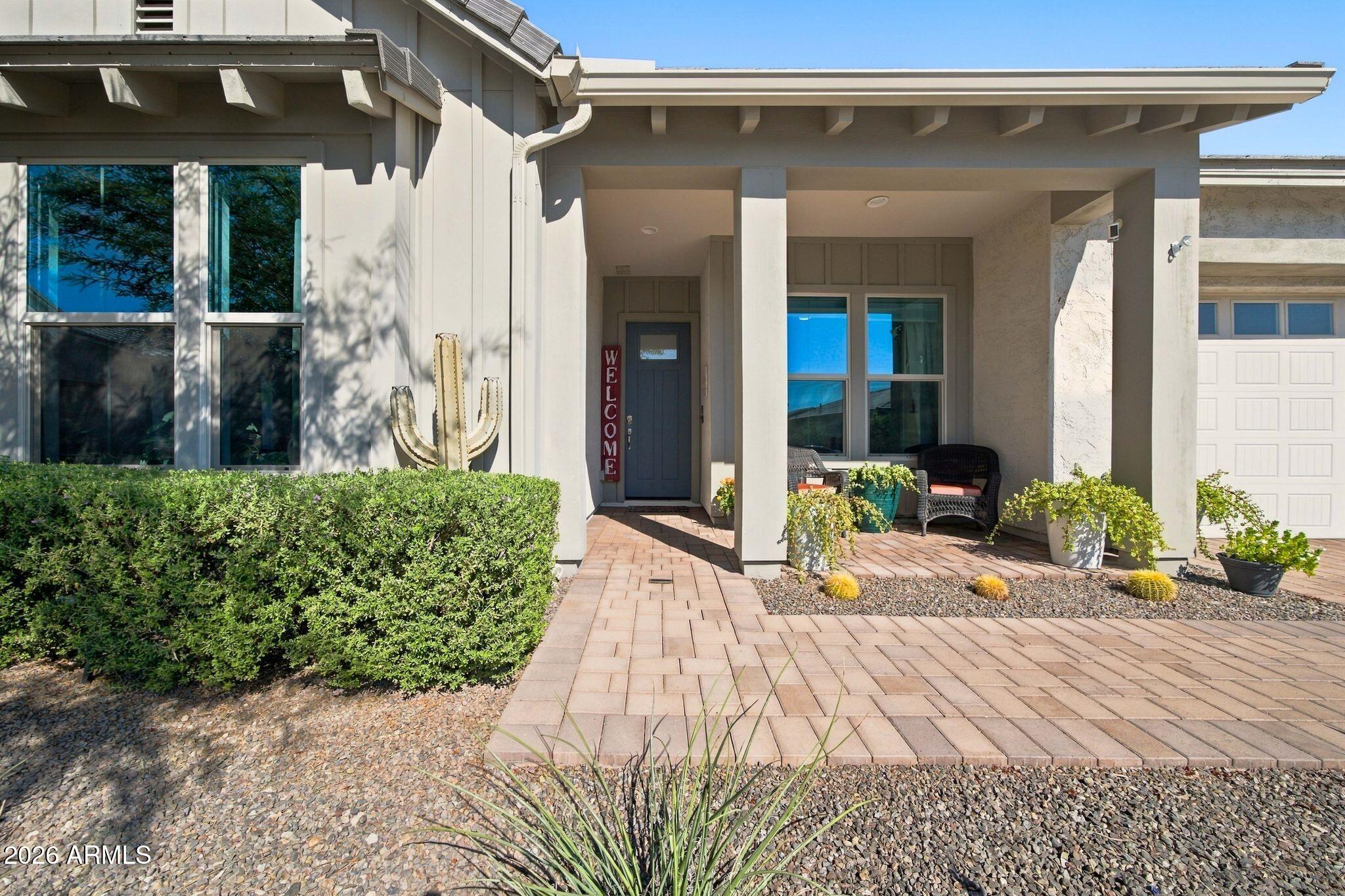 21518 W MINNEZONA Avenue