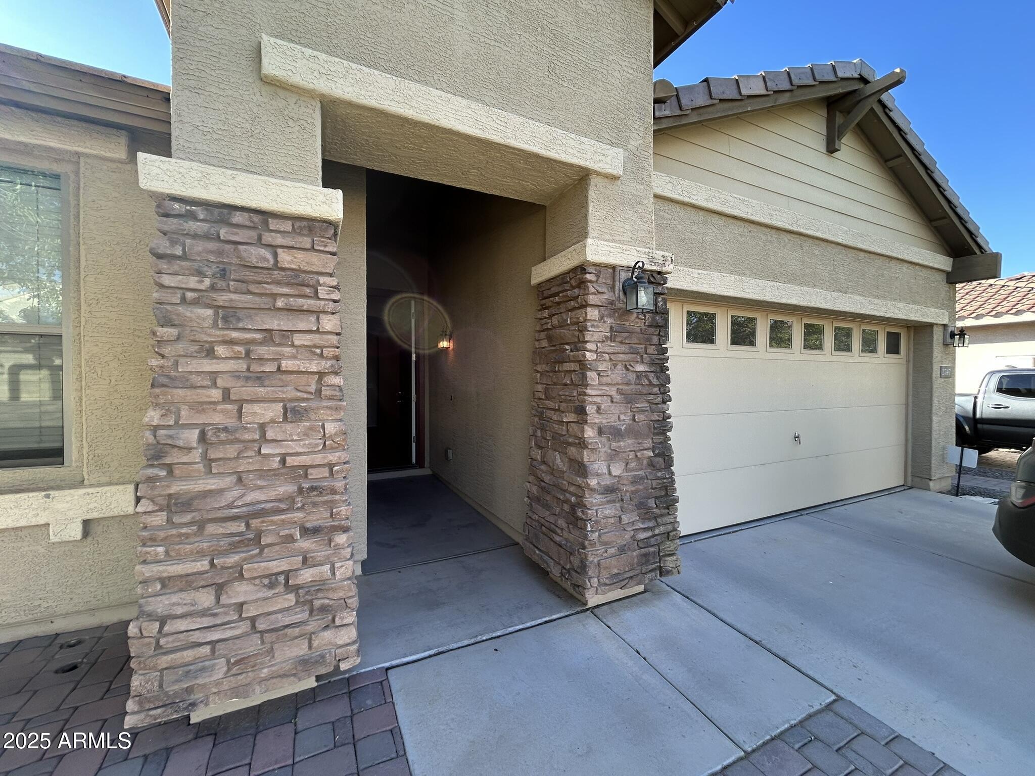 2747 E CLIFTON Avenue