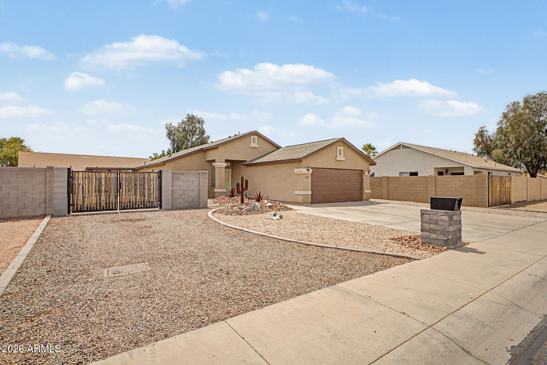 747 E ARIZONA Avenue
