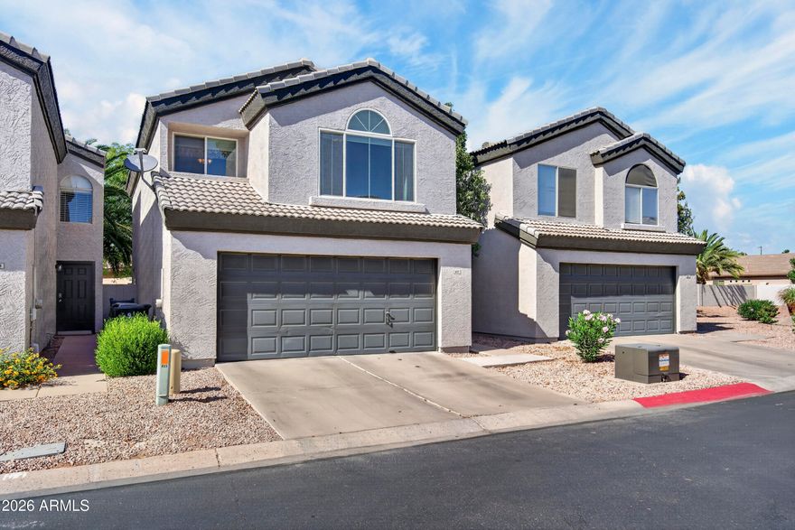 This home is located in the desirable Seawynds subdivision within the lakeside community ''The Islands'' in Gilbert, Arizona. This beautifully maintained two-story home offers 3 bedrooms and 2-1/2 bathrooms. The property features include granite kitchen countertops, plank laminate flooring through out the 1st level. The kitchen is equipped with stainless steel appliances, and the refrigerator, washer & dryer convey with the sale. NEW HVAC in 2023! Private backyard with artifical grass for low maintenance. HOA painted a few years ago. Previous owner added new windows on second floor.
Community features include basketball, playgrounds, a community pool, and private park. High ceilings and expansive windows create a bright, open atmosphere throughout the home. Conveniently situated near a variety of dining, entertainment, parks, and schools.