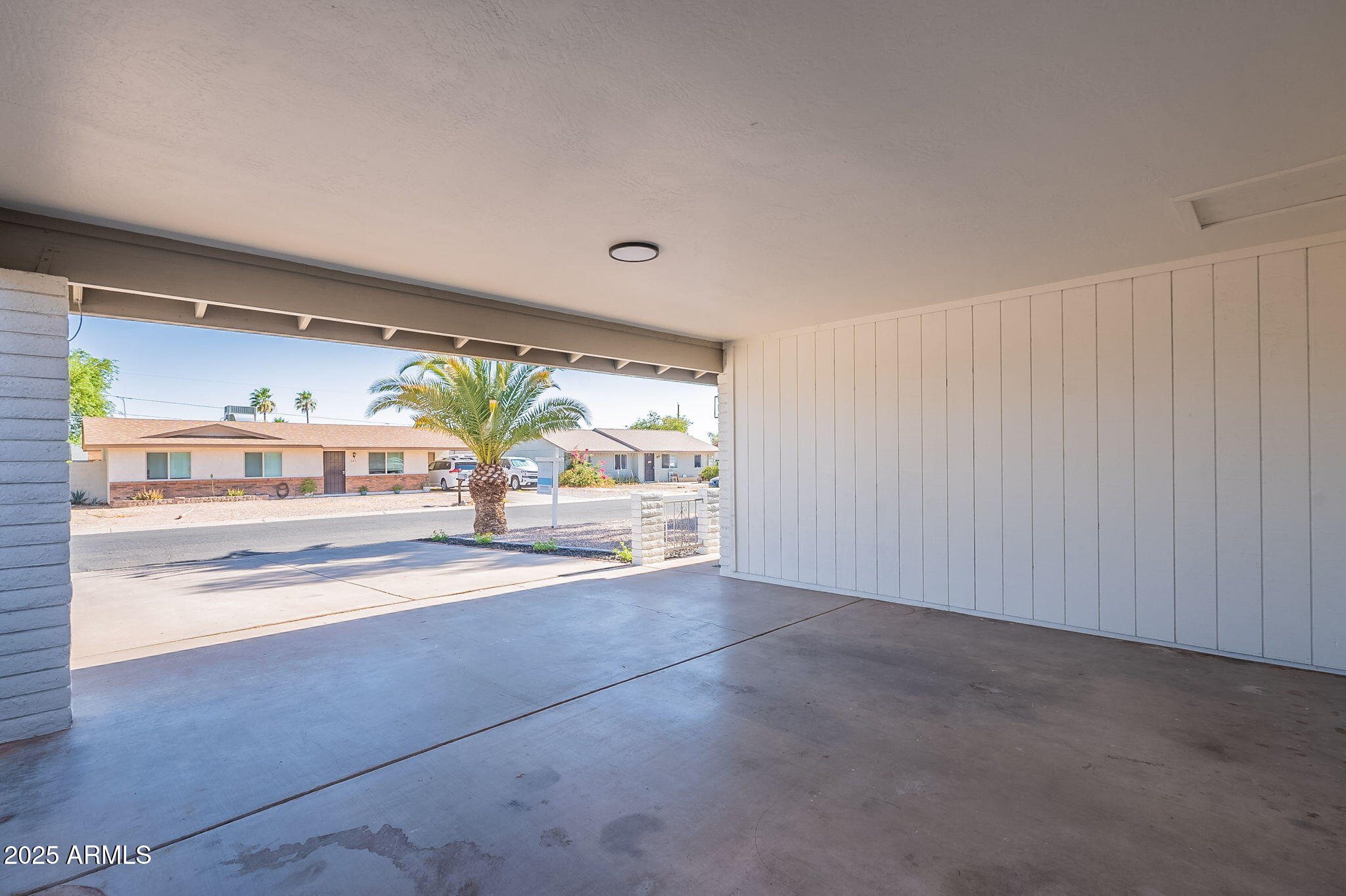 656 E MESQUITE Avenue