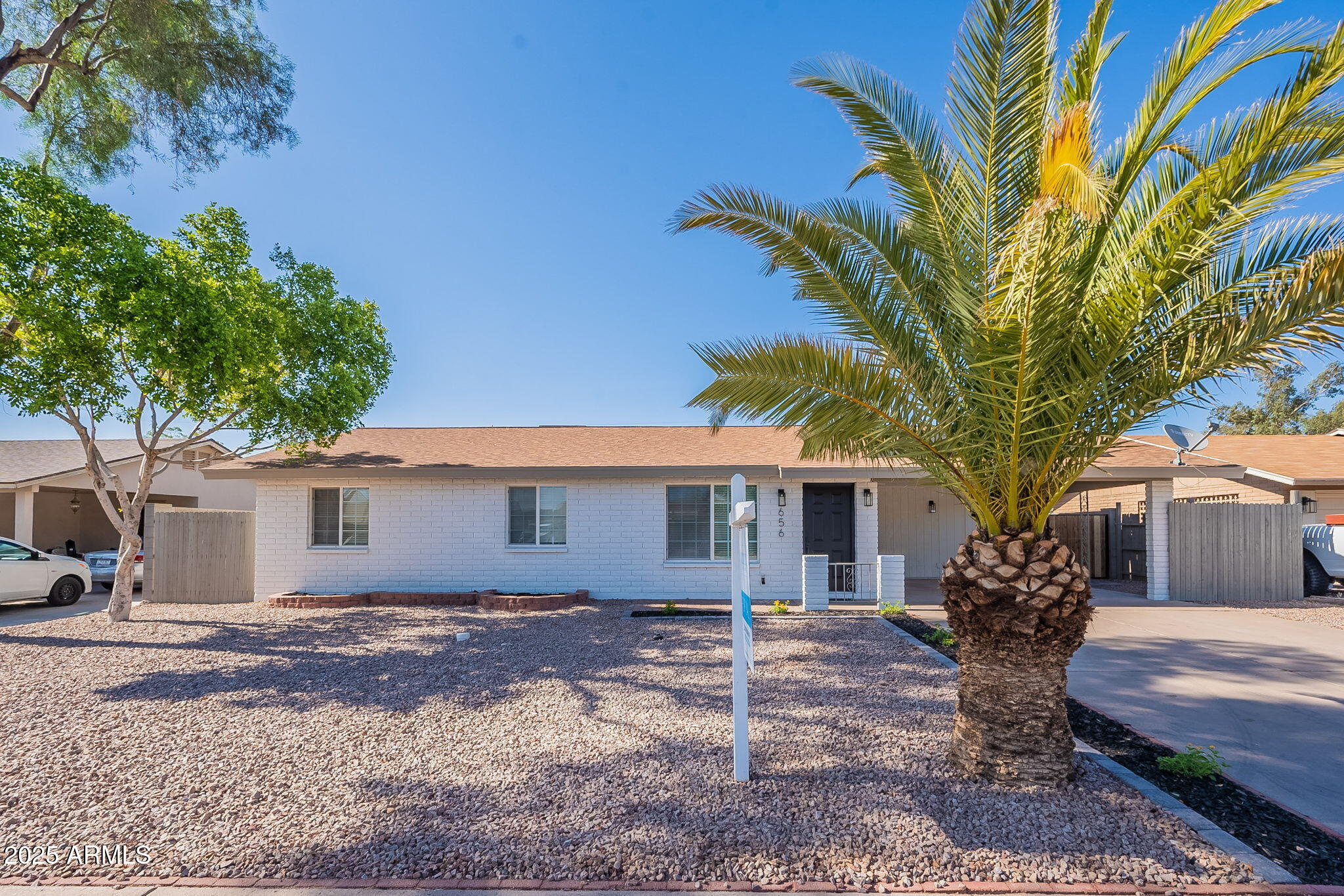 656 E MESQUITE Avenue