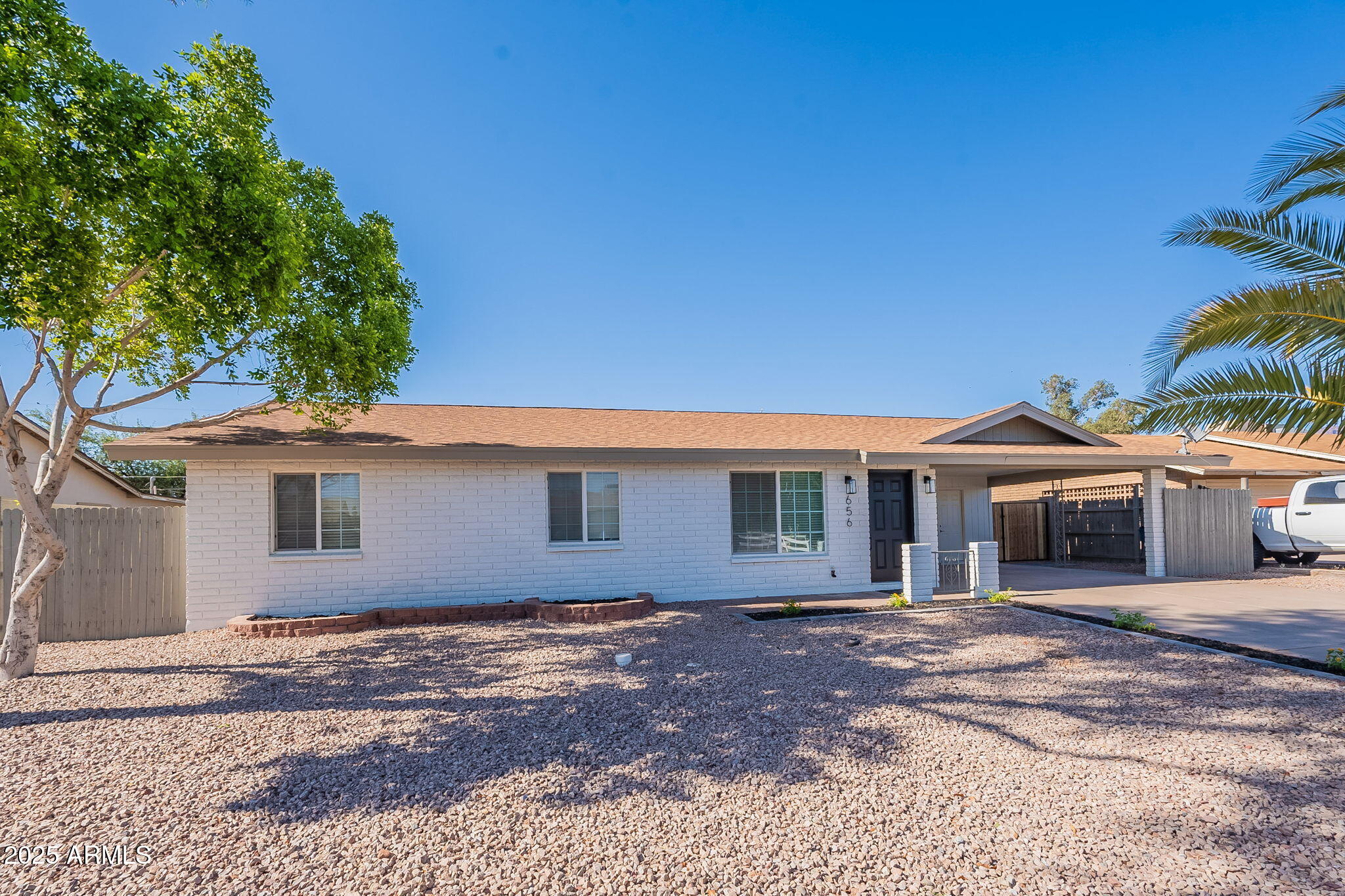 656 E MESQUITE Avenue