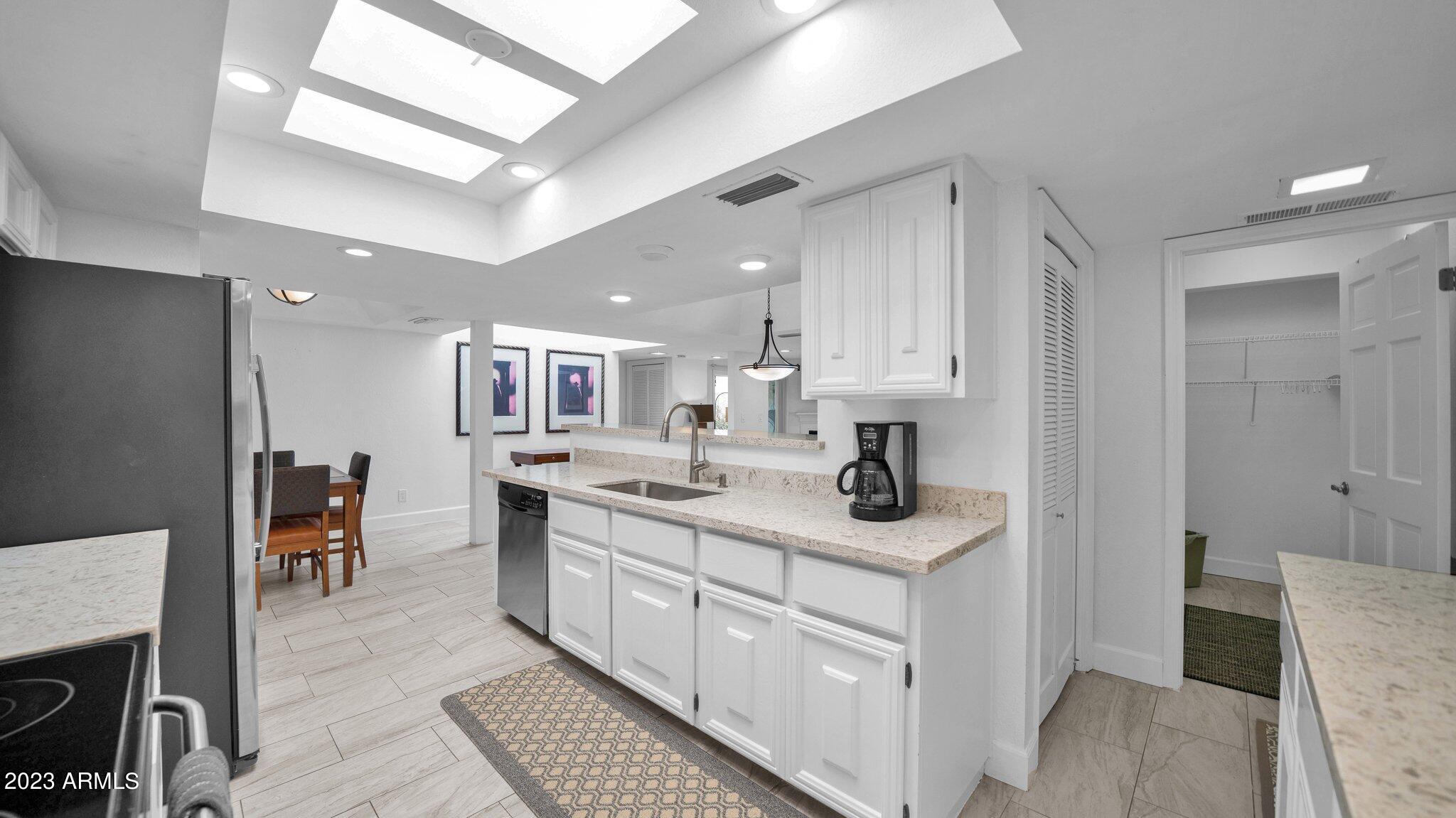 8095 E VIA DEL DESIERTO --