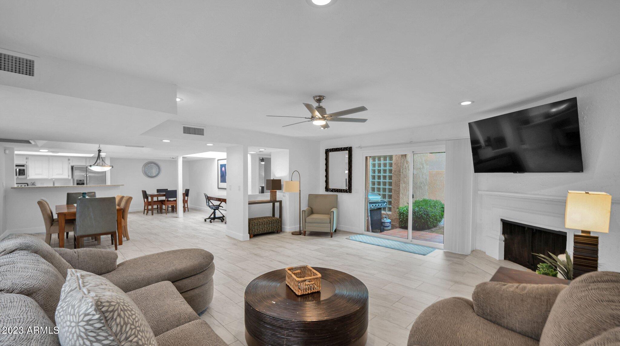 8095 E VIA DEL DESIERTO --