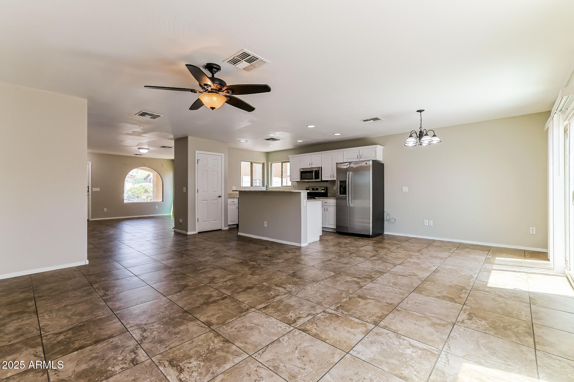 2129 E YUMA Avenue