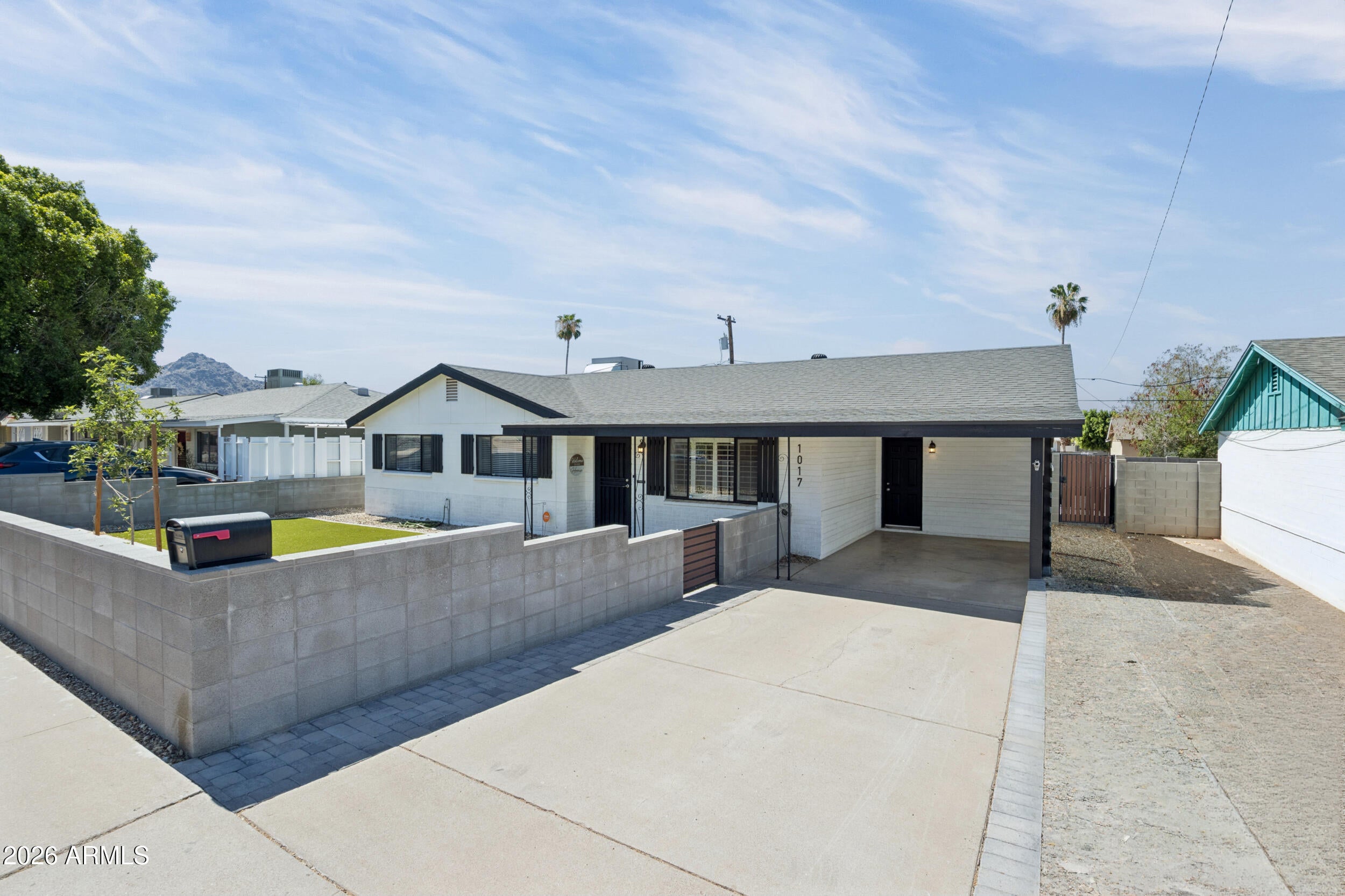 1017 E EL CAMINITO Drive