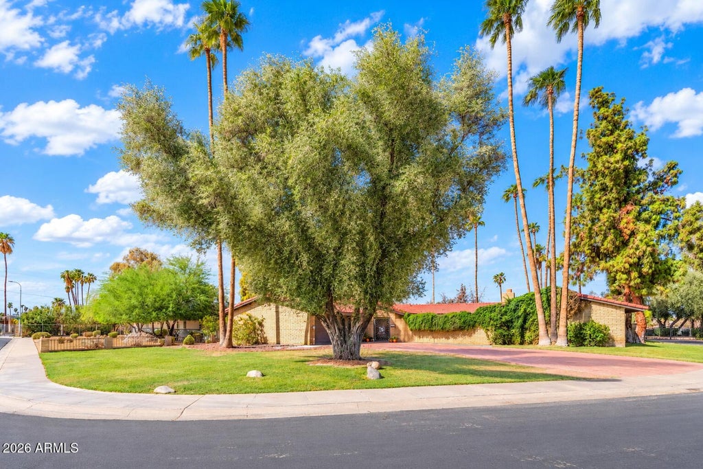 Photo of 2048 E Golf Avenue, Tempe, AZ 85282 (MLS # 7092945)