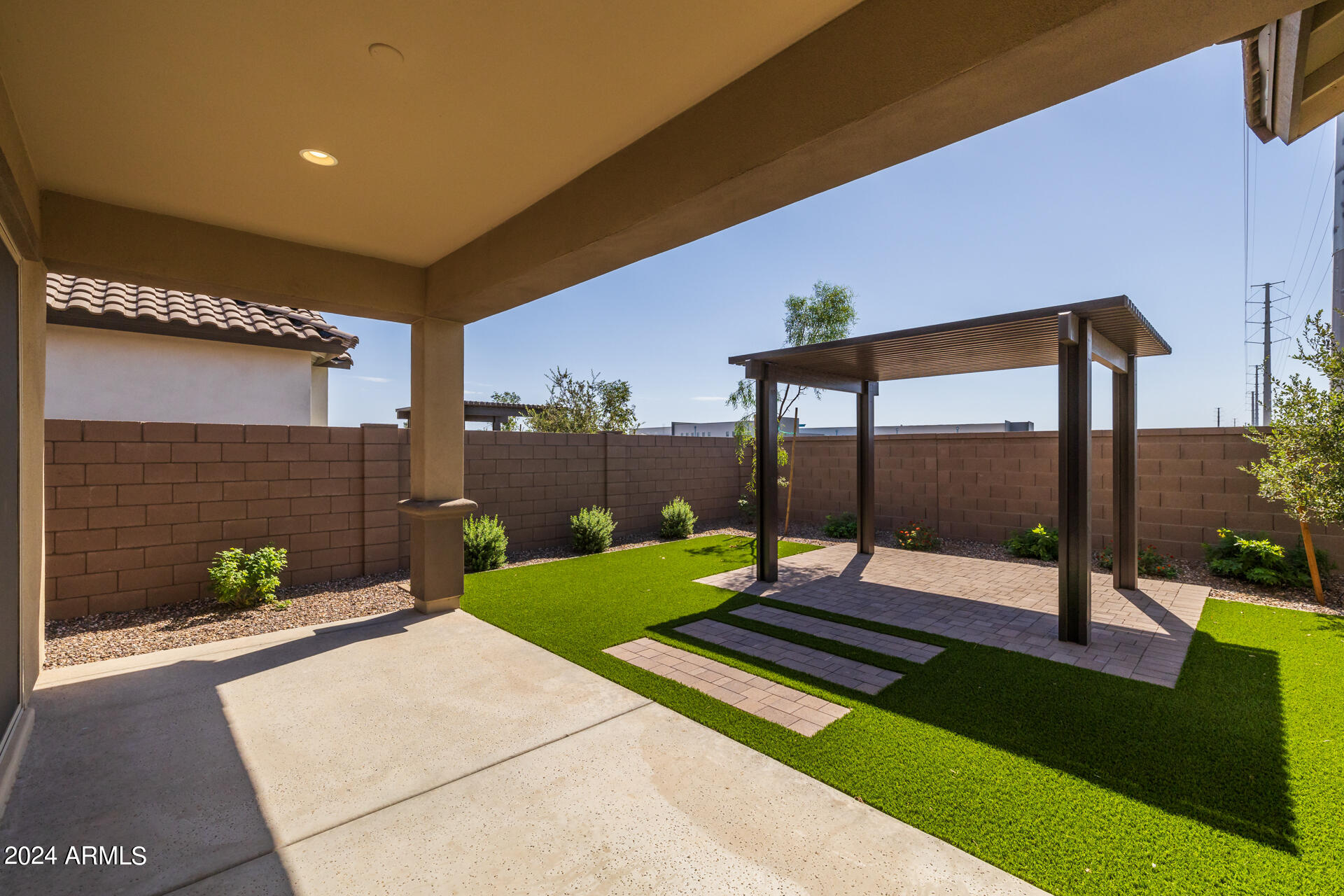 Homes 2 22427 E Oriole Way