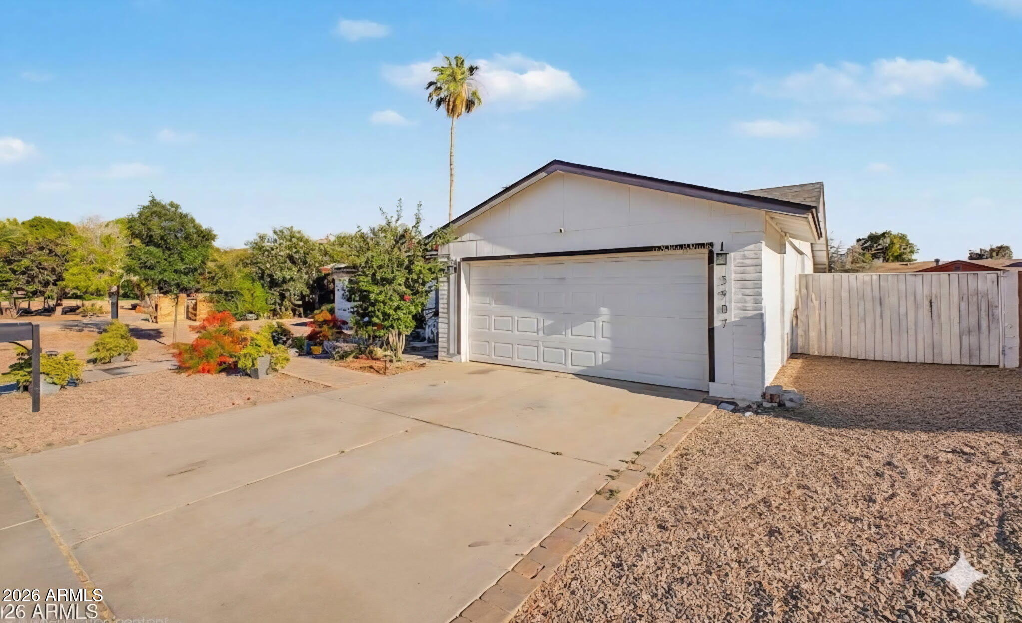 3907 W PARADISE Drive