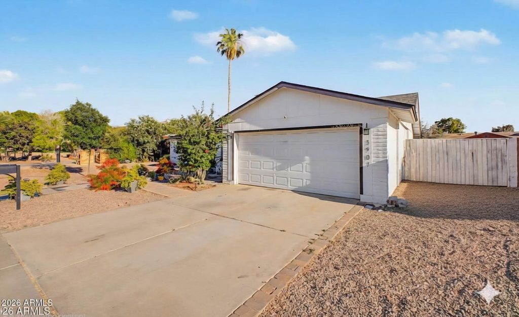 Photo of 3907 W Paradise Drive, Phoenix, AZ 85029 (MLS # 7026181)