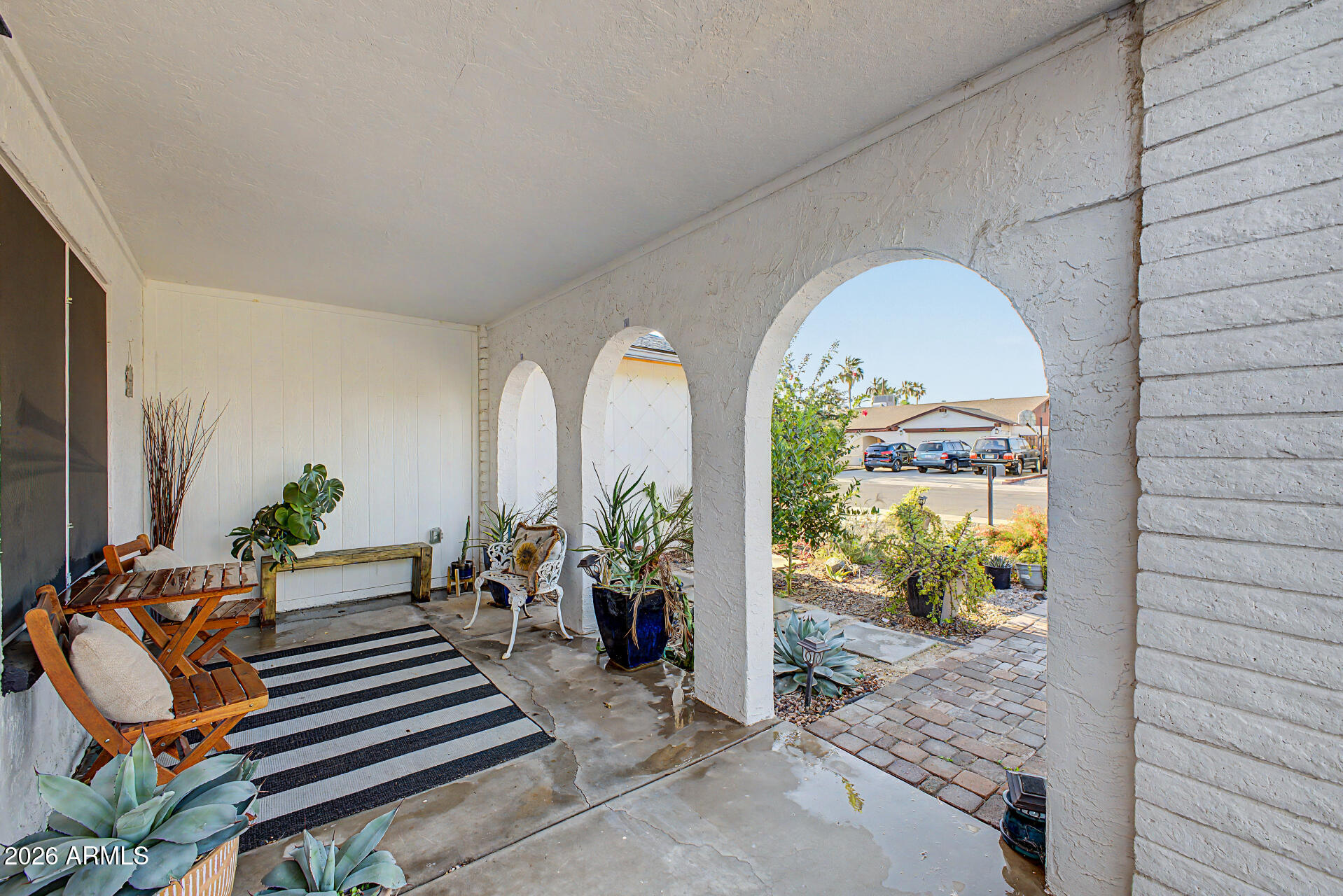 3907 W PARADISE Drive