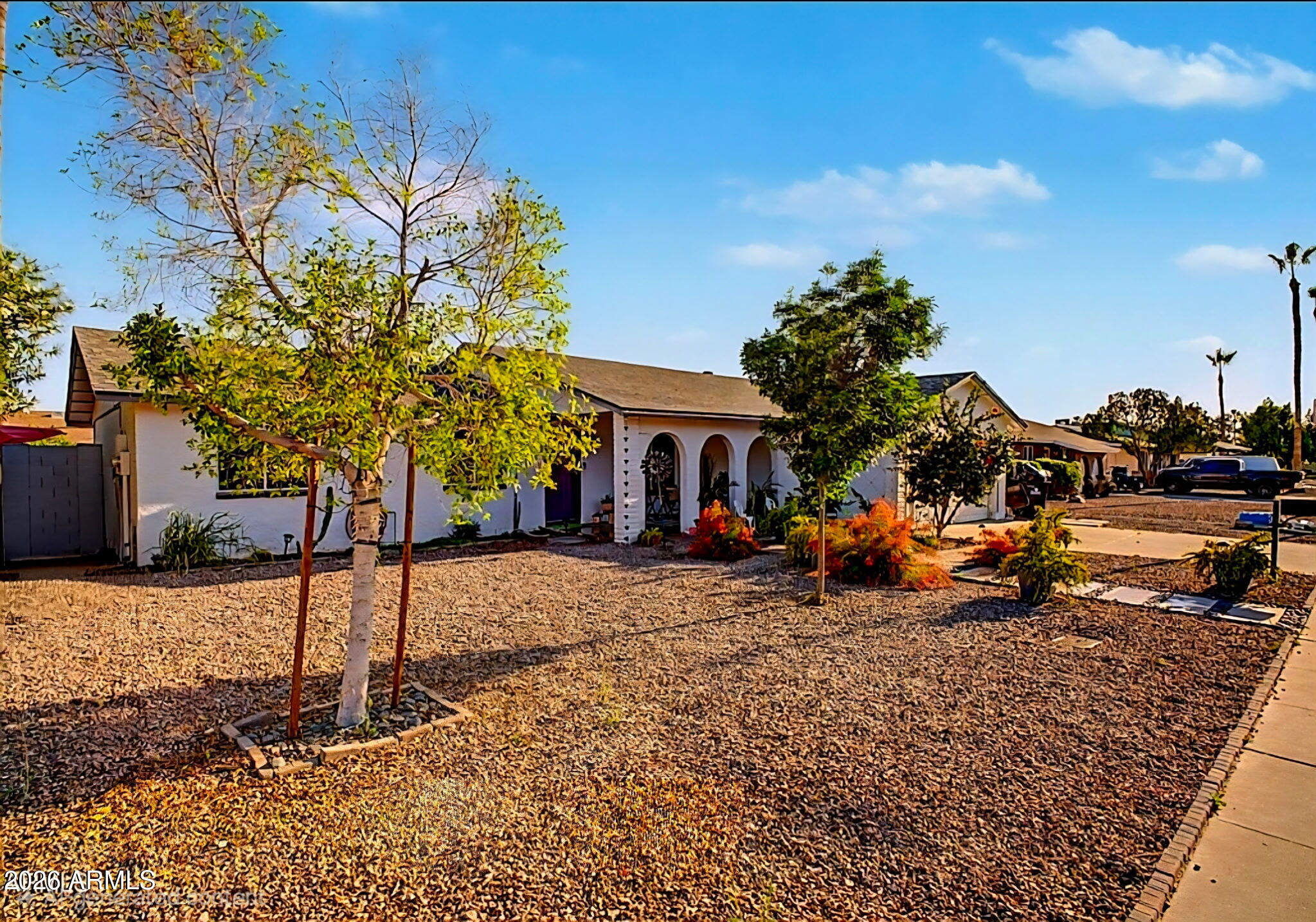 3907 W PARADISE Drive