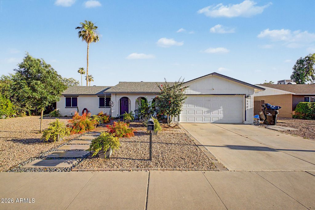 Photo of 3907 W Paradise Drive, Phoenix, AZ 85029 (MLS # 7026181)