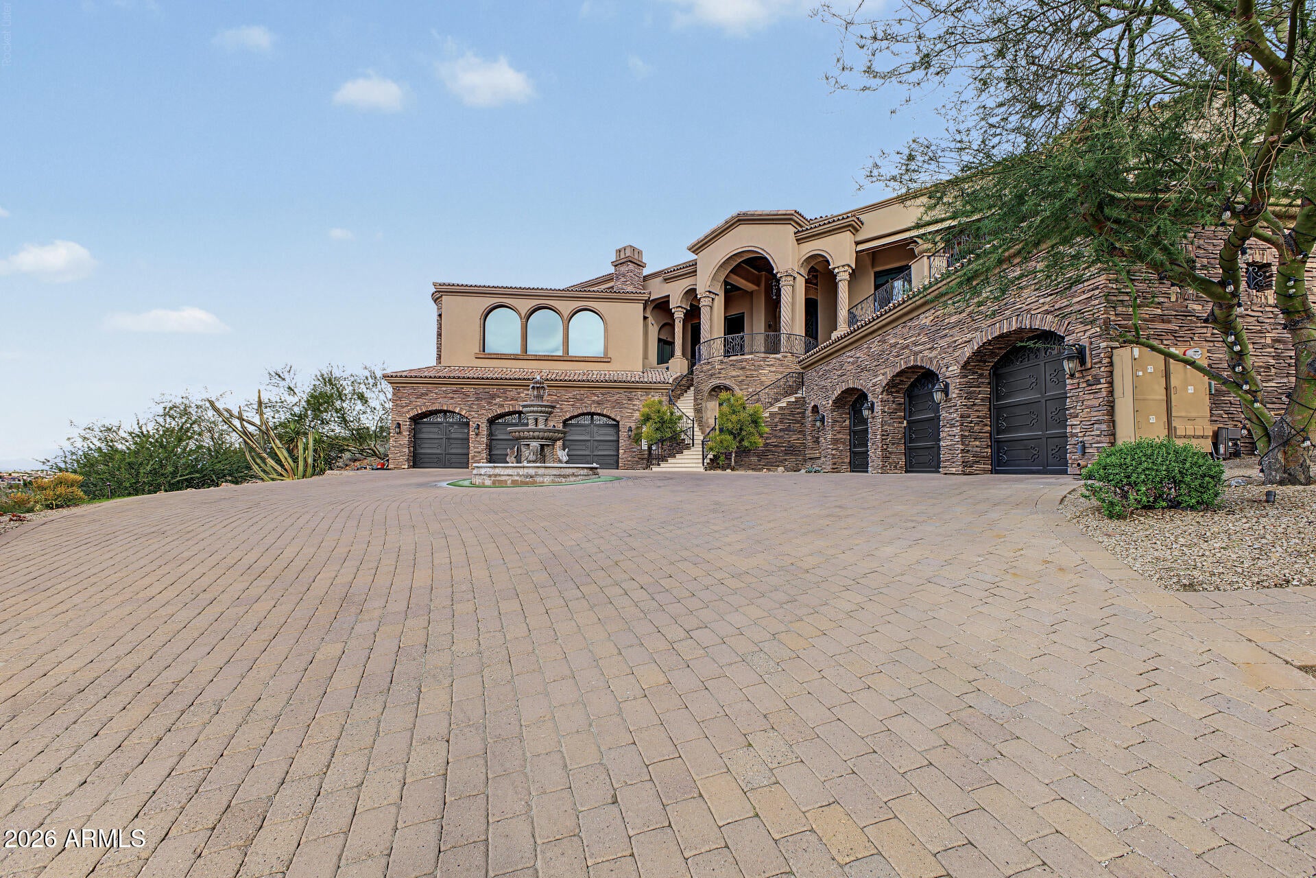 9245 N VISTA VERDE Court