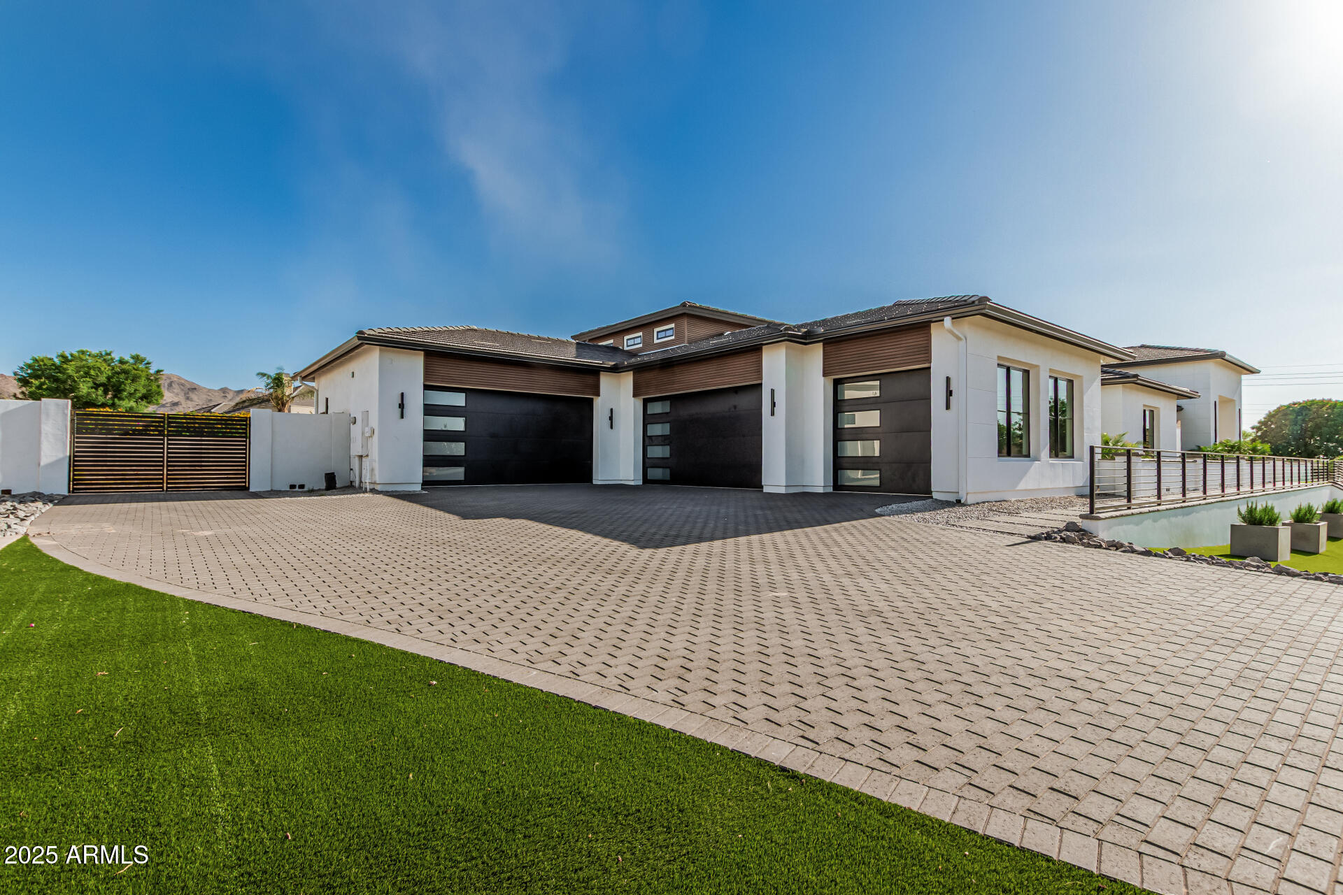 3653 E RUNAWAY BAY Place