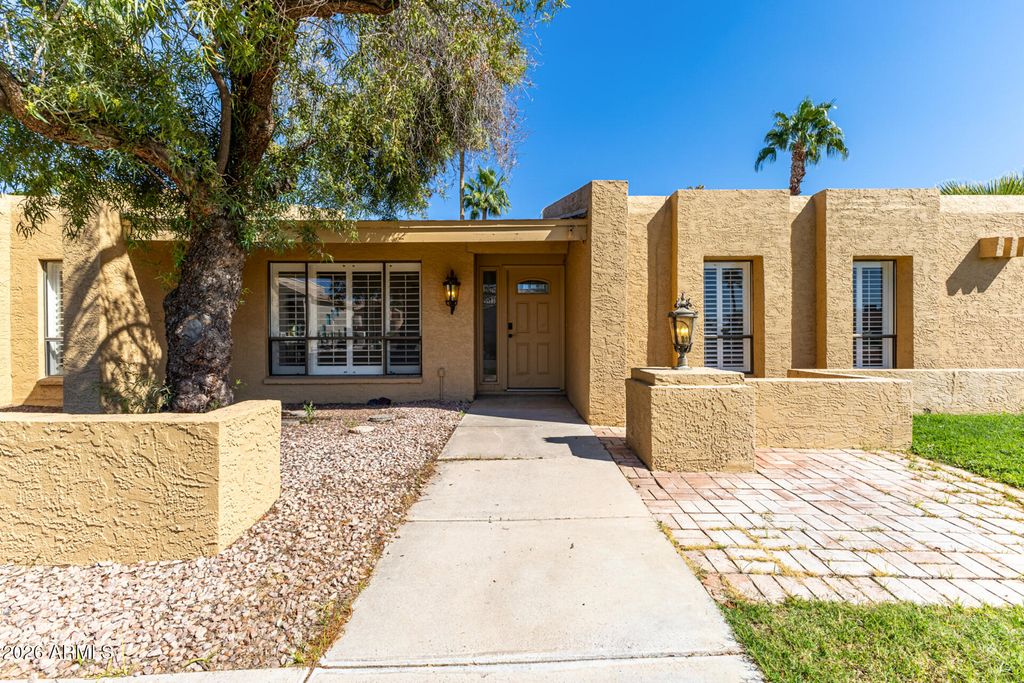 Photo of 6517 S Hazelton Lane, Tempe, AZ 85283 (MLS # 6993369)