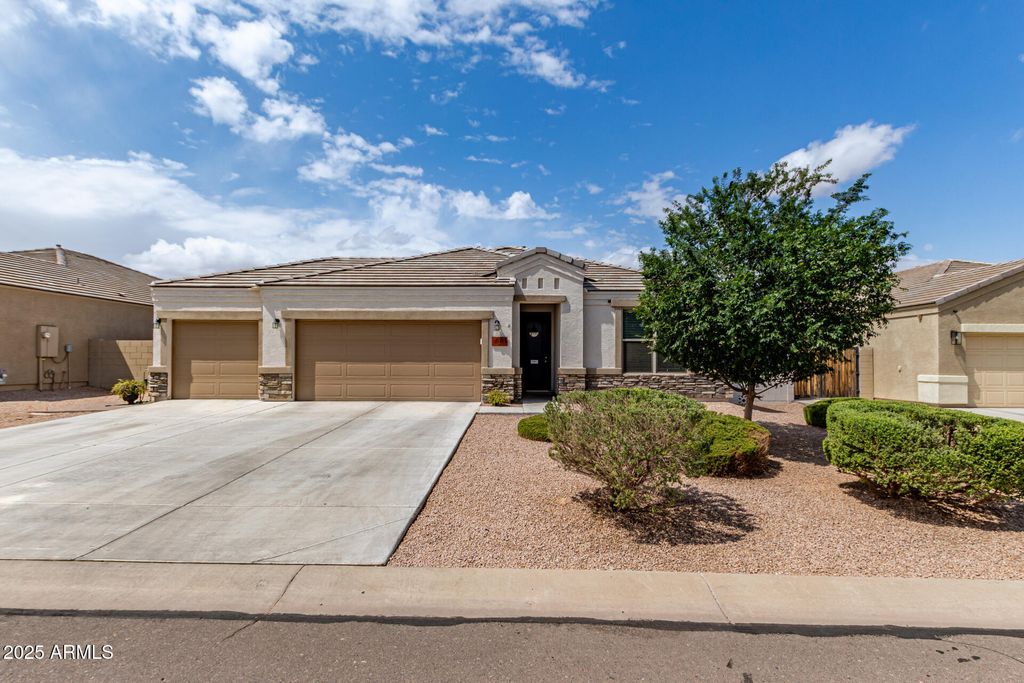 Photo of 681 W Belmont Red Trail, San Tan Valley, AZ 85143 (MLS # 6932337)