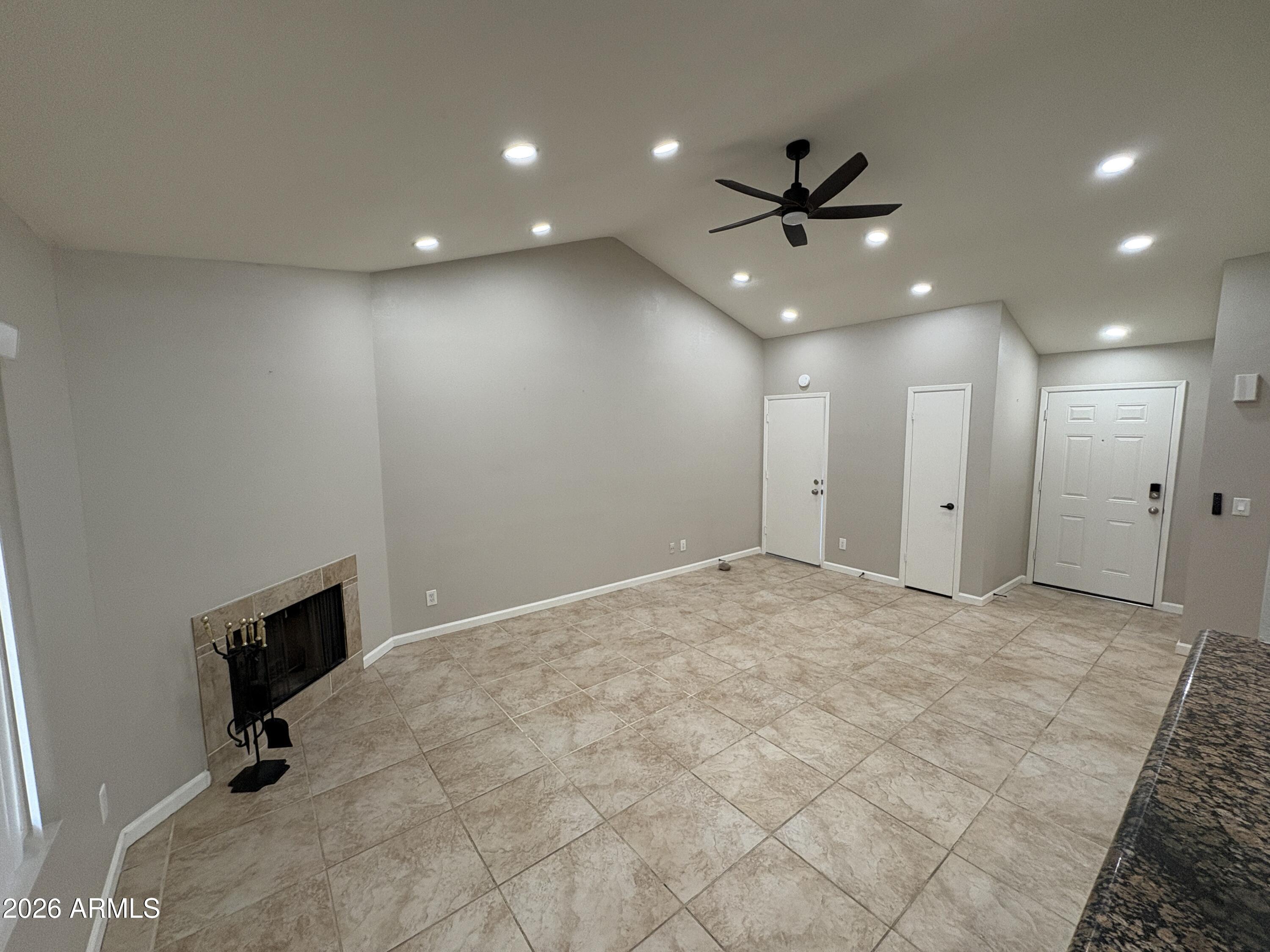 5535 W WILLOW Avenue