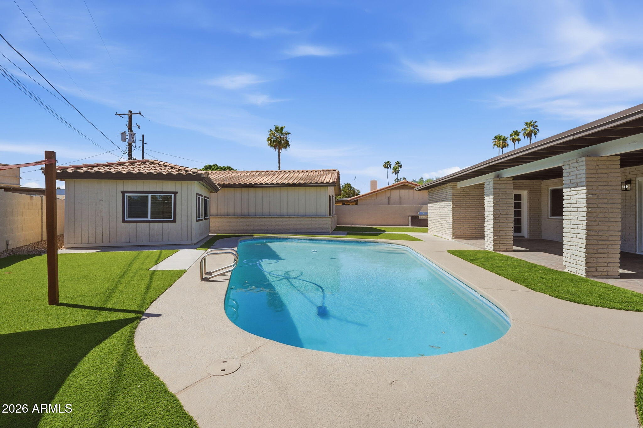 2515 S PALM Drive
