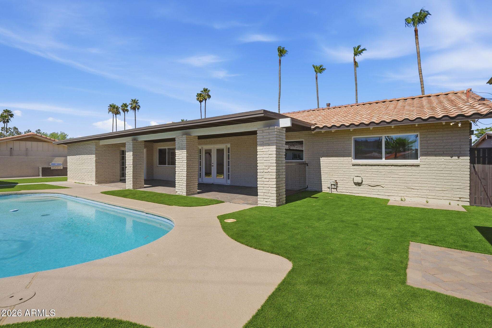 2515 S PALM Drive