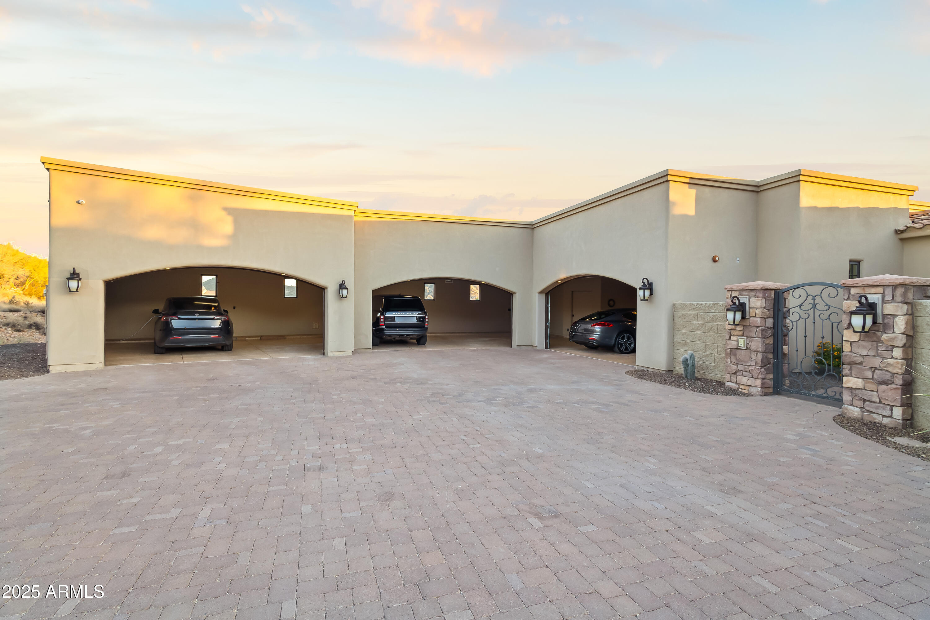 SCOTTSDALE MOUNTAIN ESTATES UNIT ONE - Residential