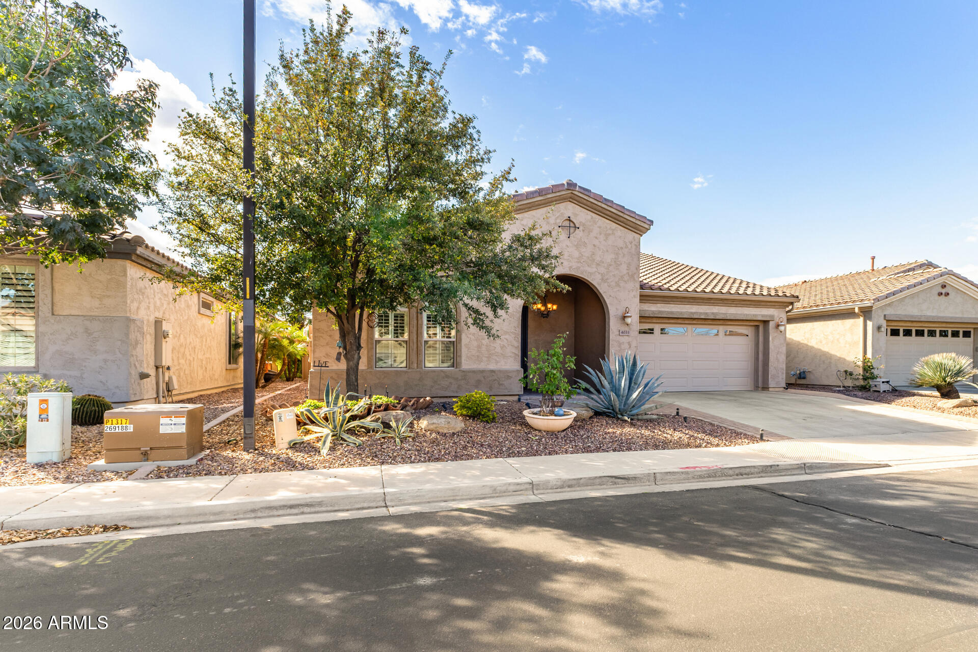 4033 E NARROWLEAF Drive