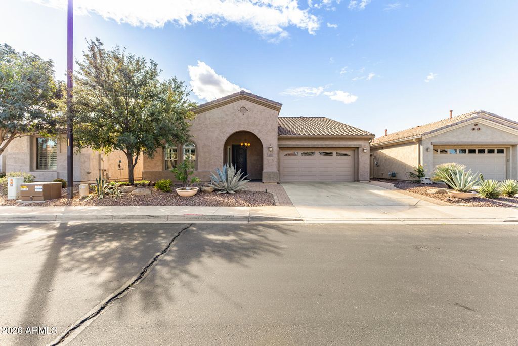 Photo of 4033 E Narrowleaf Drive, Gilbert, AZ 85298 (MLS # 6990389)