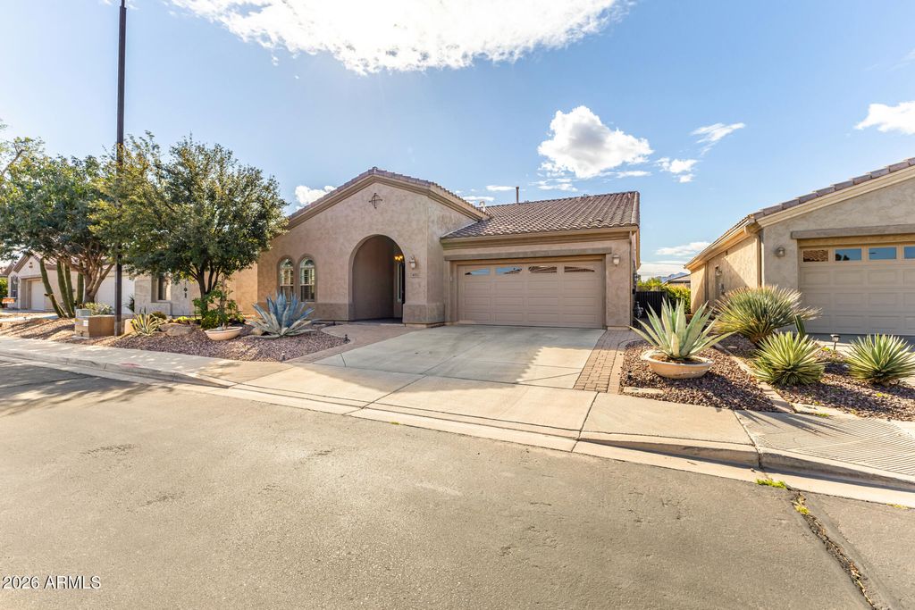 Photo of 4033 E Narrowleaf Drive, Gilbert, AZ 85298 (MLS # 6990389)