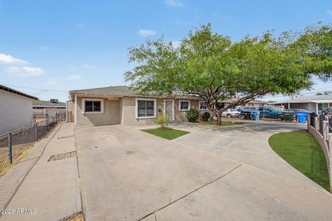 Photo of 4720 W Monterosa Street, Phoenix, AZ 85031 (MLS # 7023977)