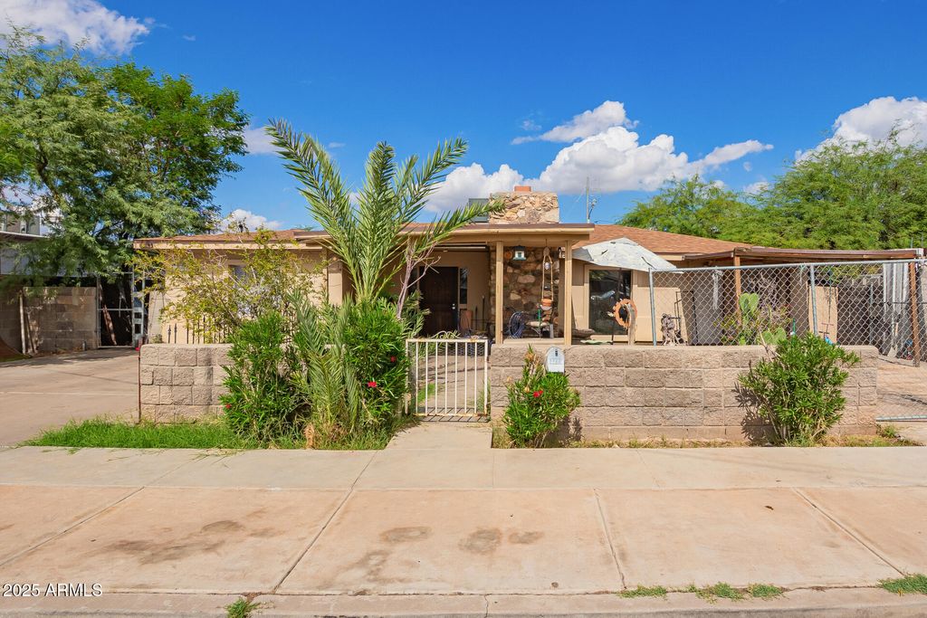 Photo of 1722 W Yuma Street, Phoenix, AZ 85007 (MLS # 6934607)