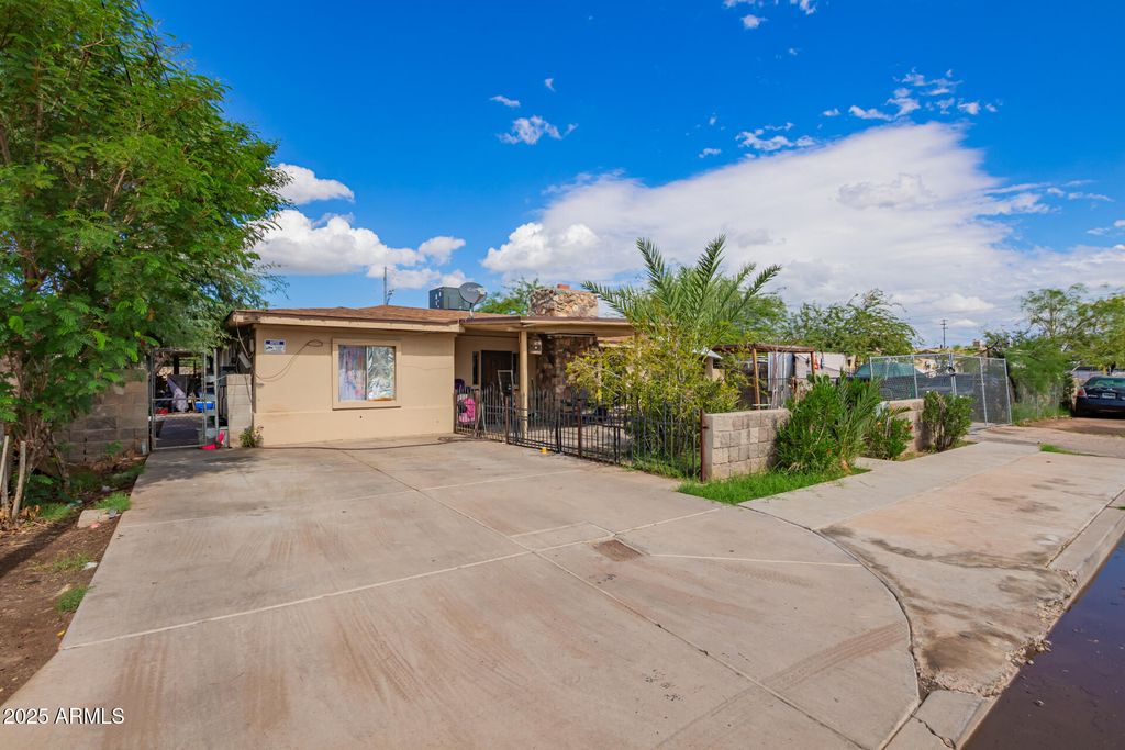 Photo of 1722 W Yuma Street, Phoenix, AZ 85007 (MLS # 6934607)