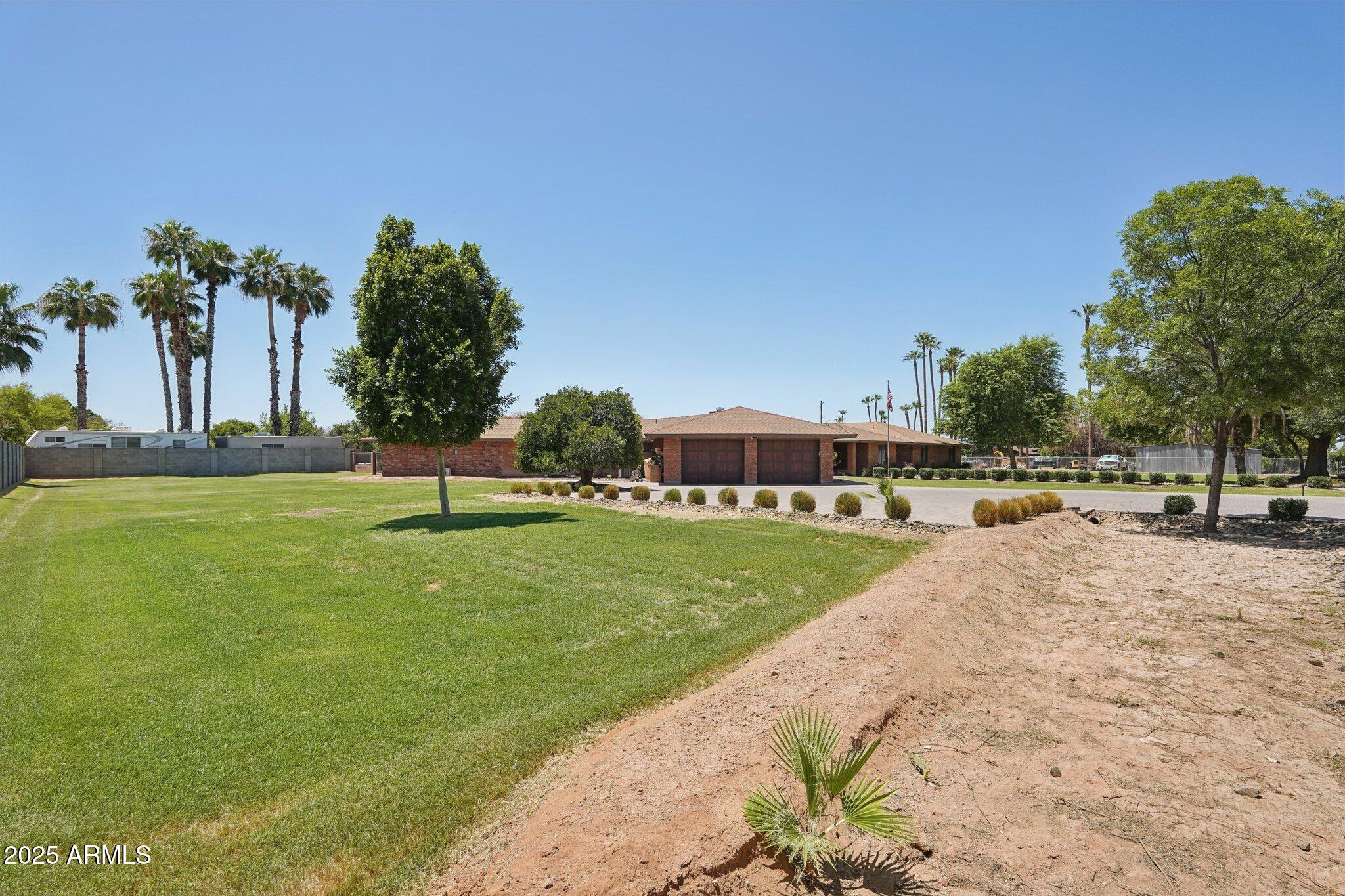 4041 E HERMOSA VISTA Drive