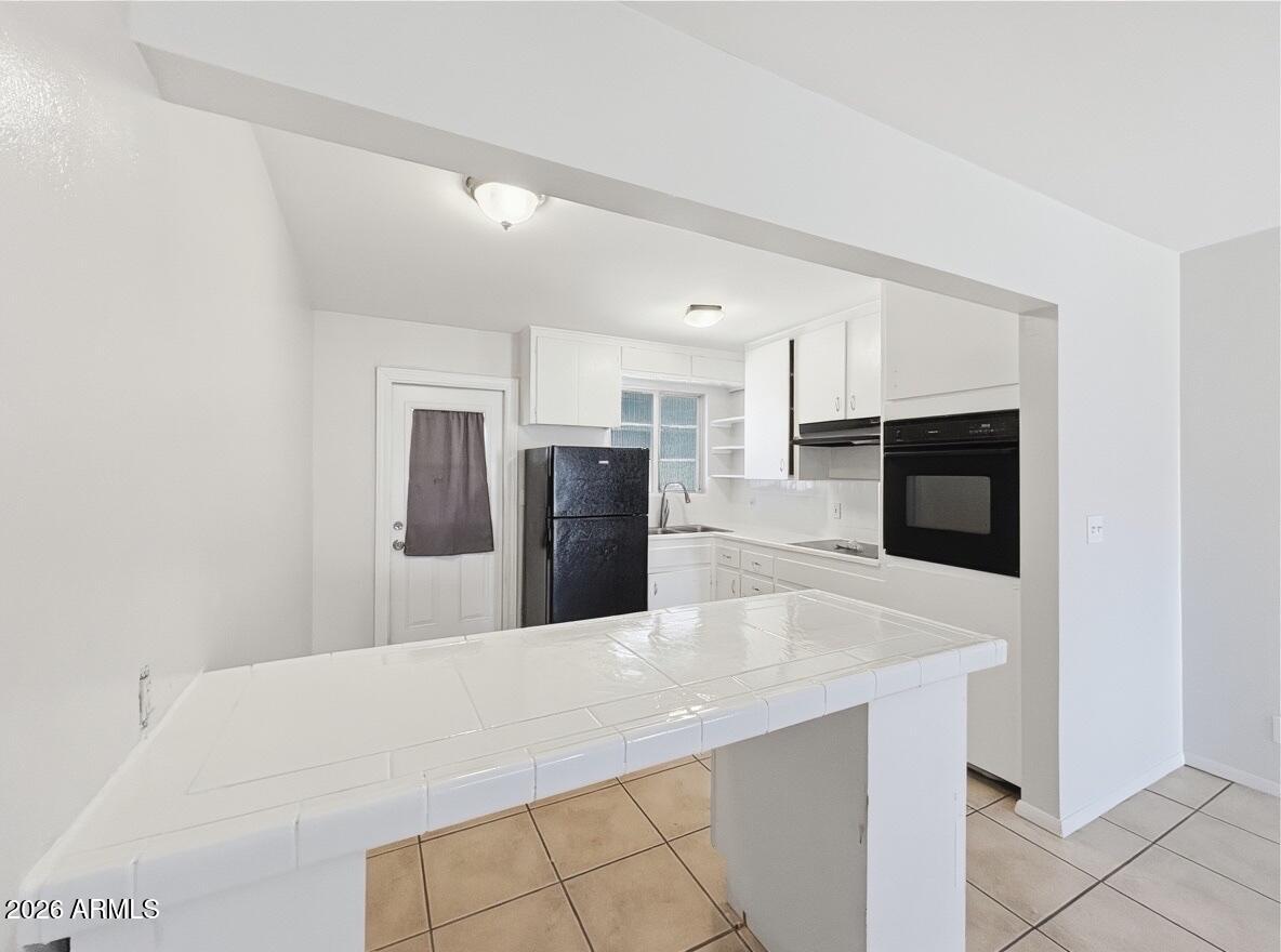 2711 E GLENROSA Avenue