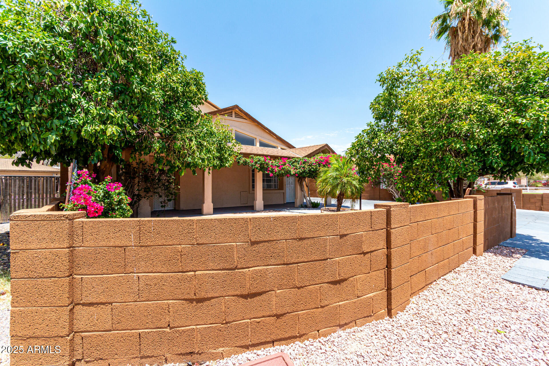 226 E CAROL Avenue