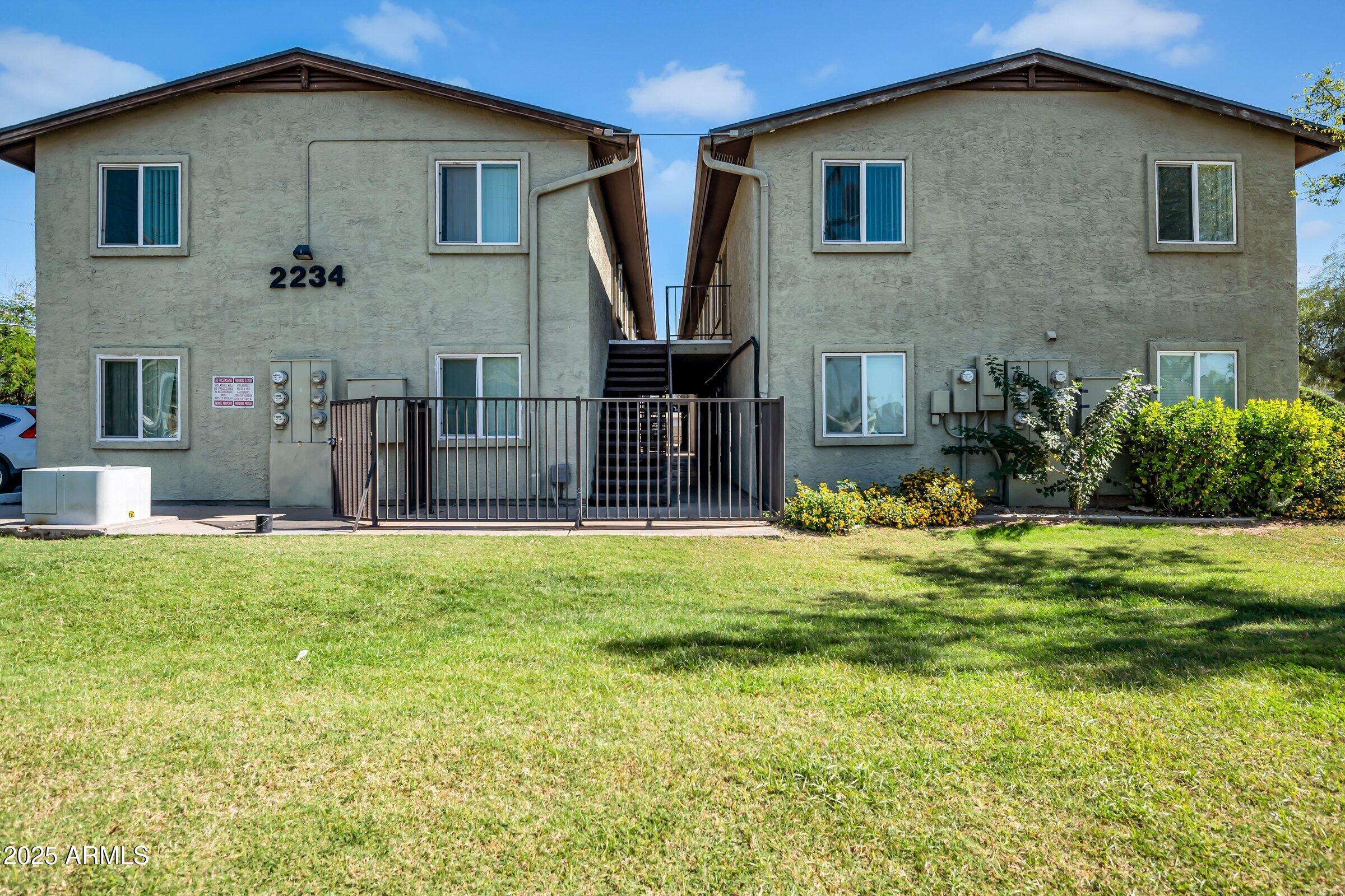 2234 W HAZELWOOD Street