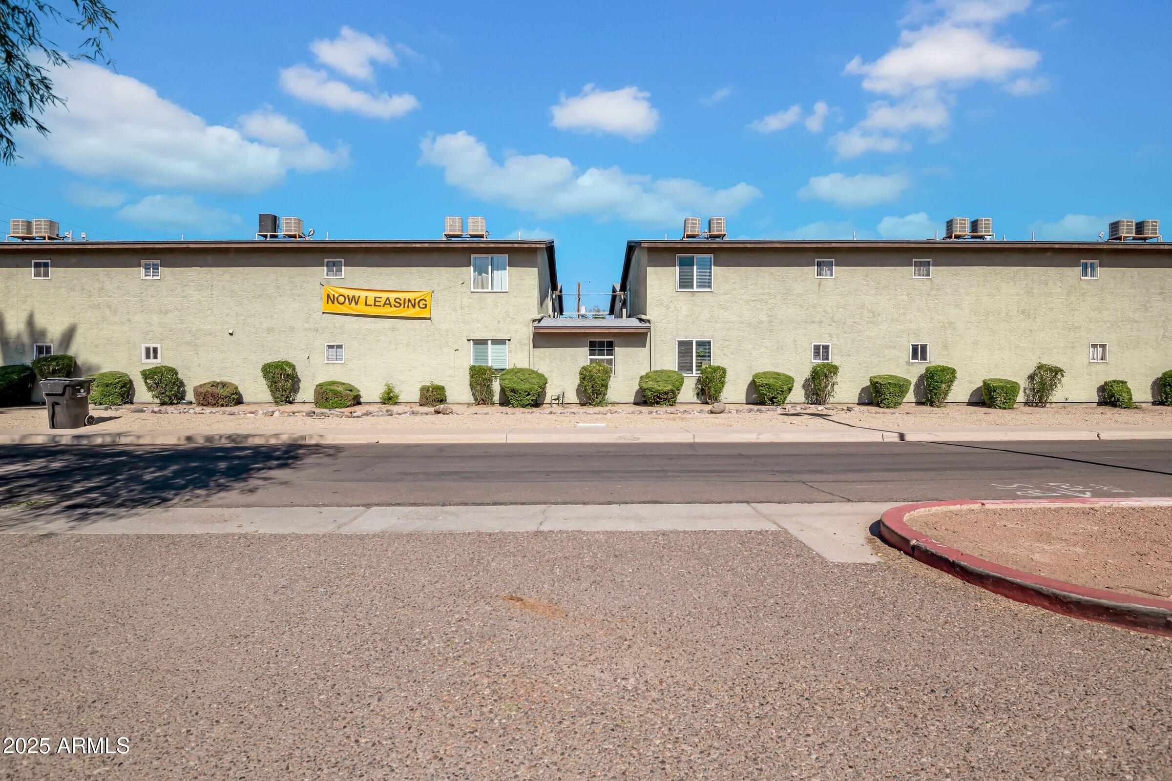 2234 W HAZELWOOD Street