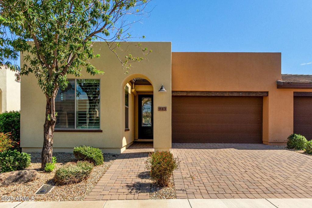 Photo of 943 E Cobble Stone Drive, Queen Creek, AZ 85140 (MLS # 6924352)