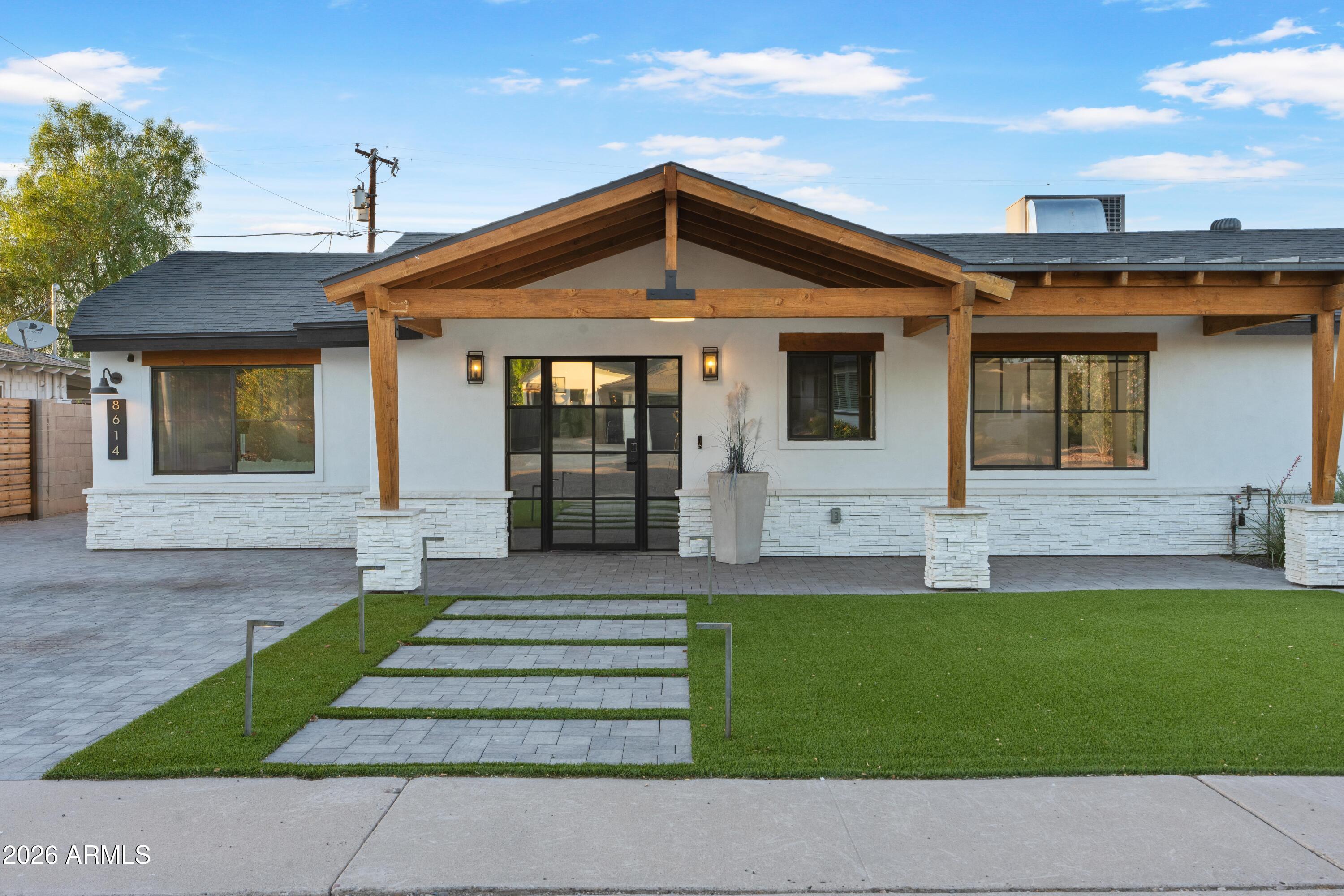 8614 E HIGHLAND Avenue