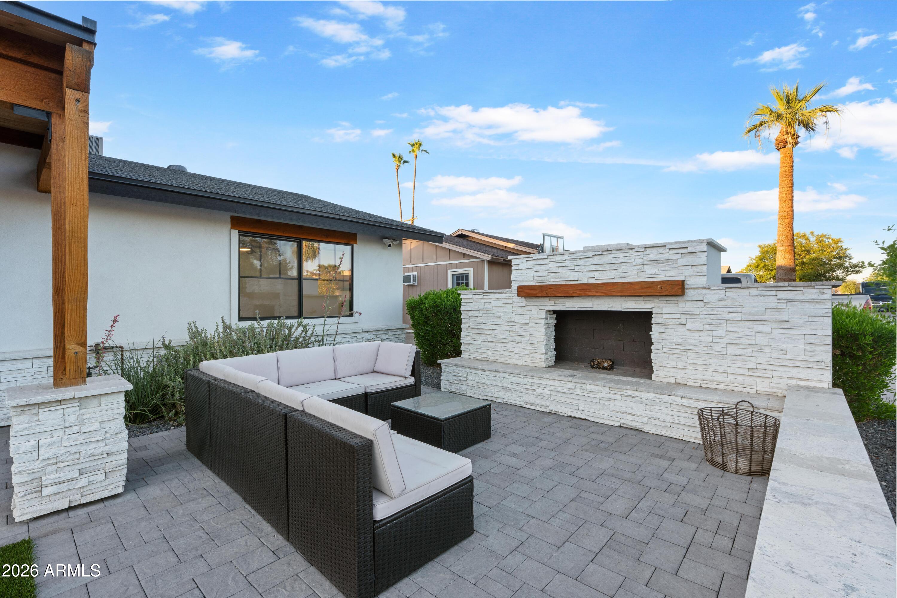8614 E HIGHLAND Avenue