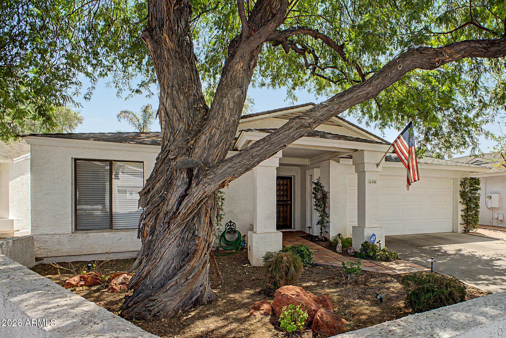601 W FELLARS Drive
