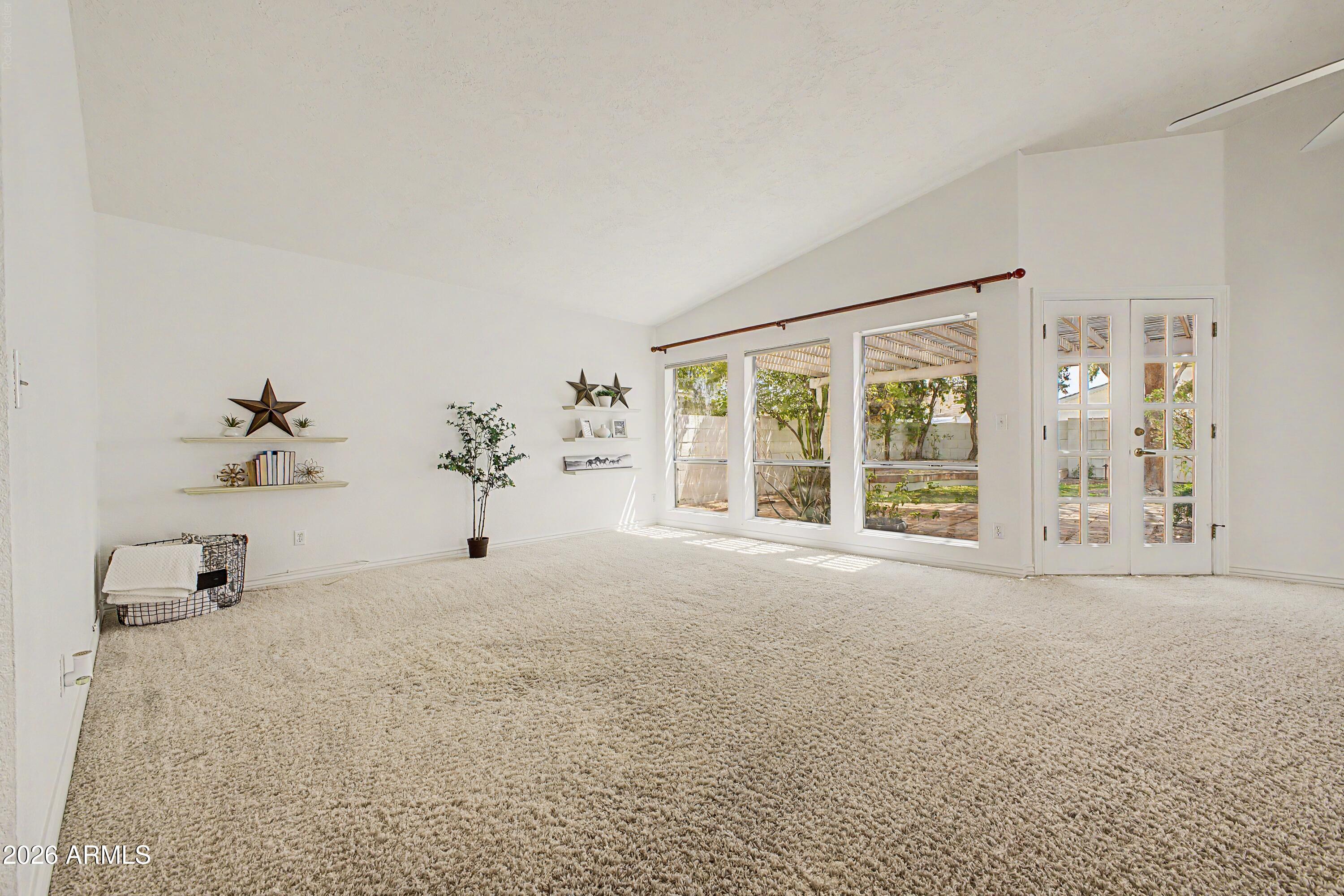 601 W FELLARS Drive