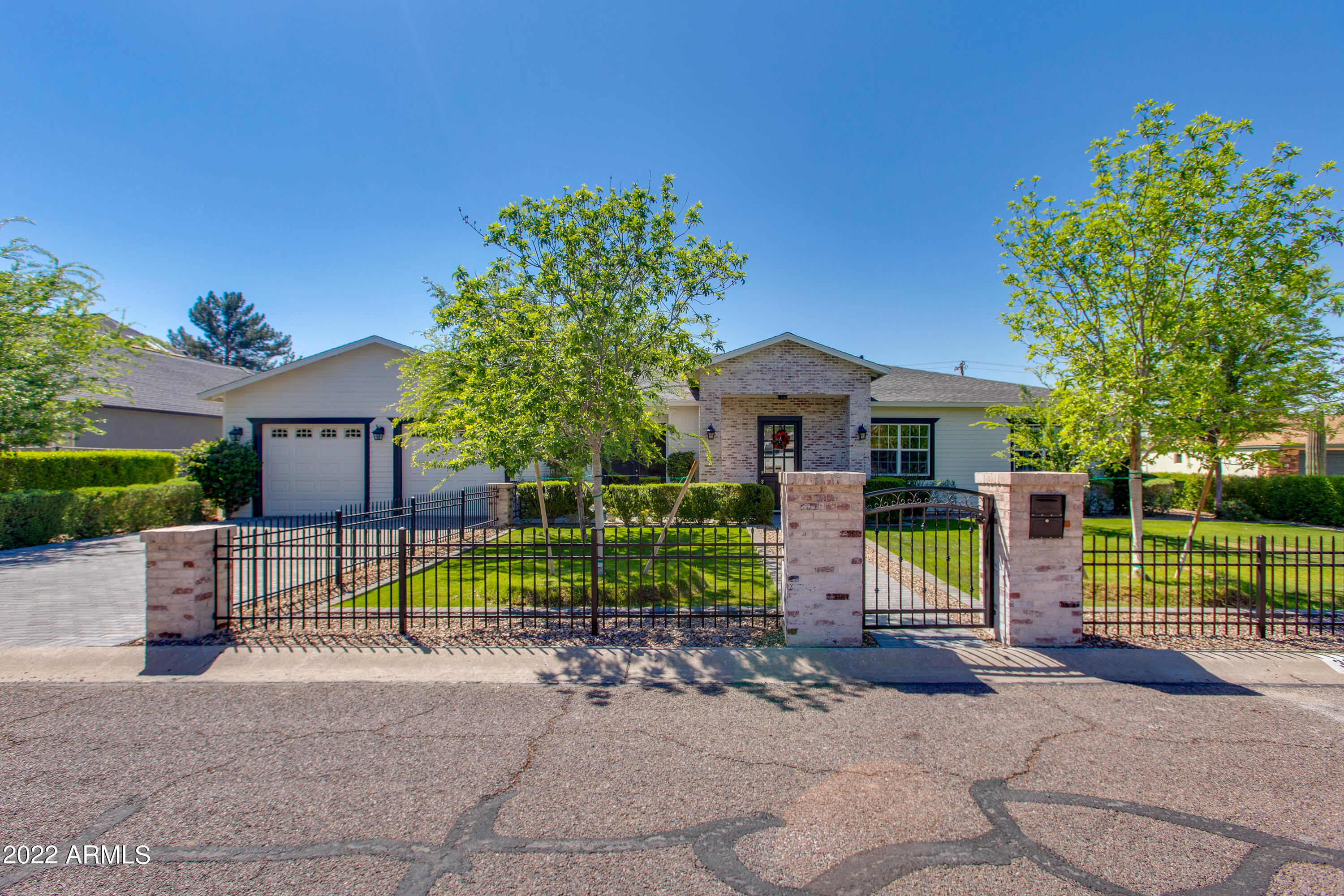 CAMELBACK VILLA - Residential
