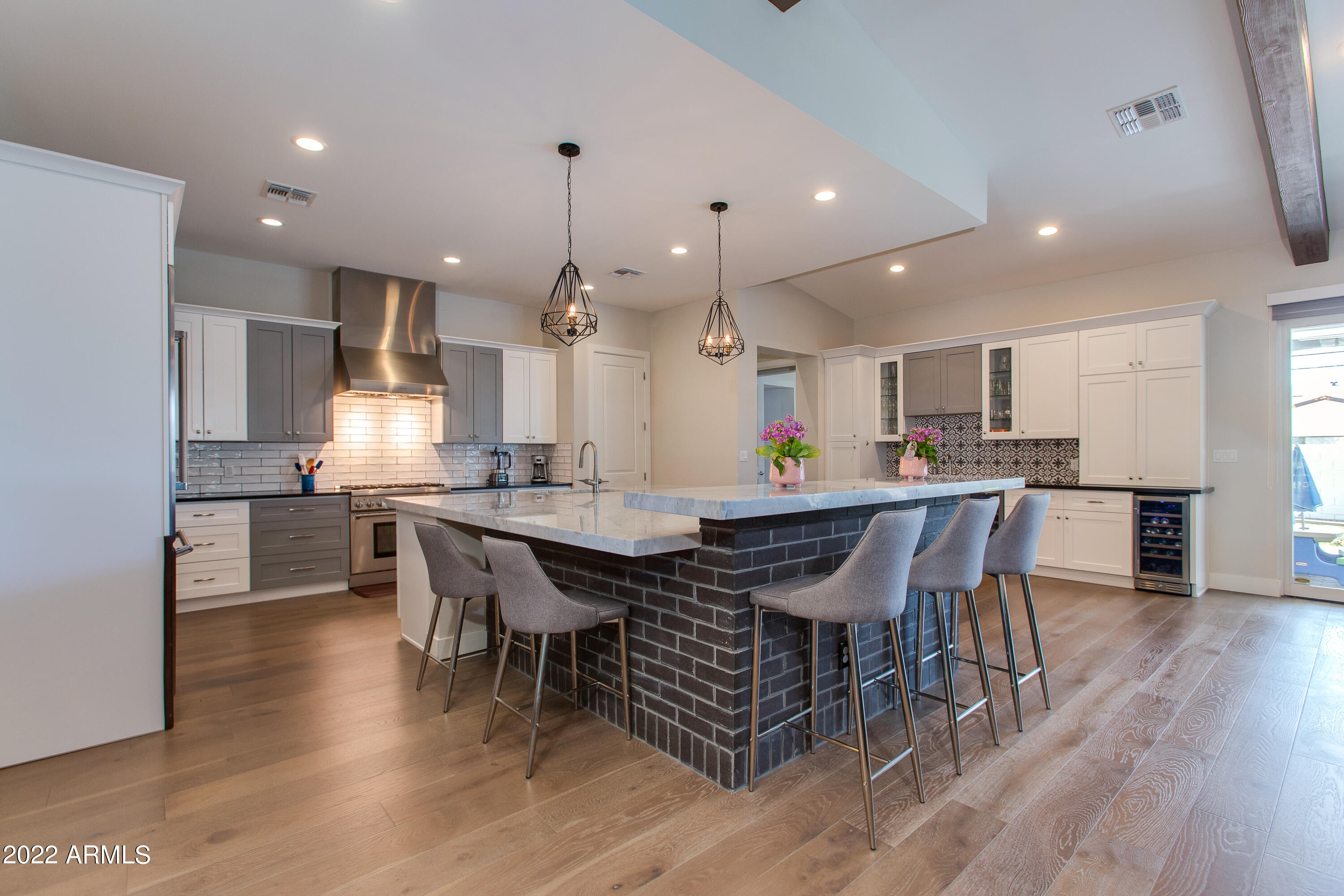 CAMELBACK VILLA - Residential