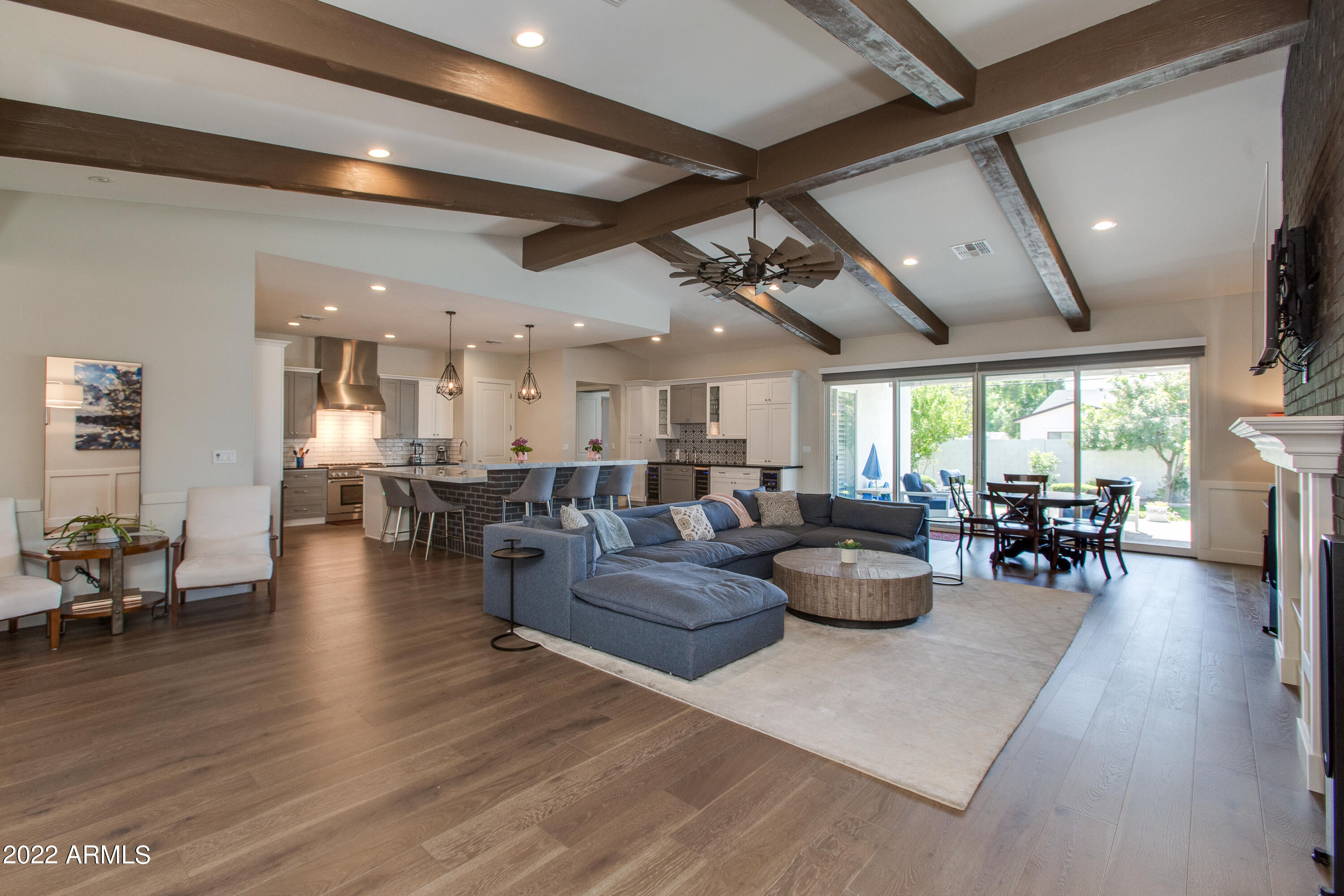 CAMELBACK VILLA - Residential