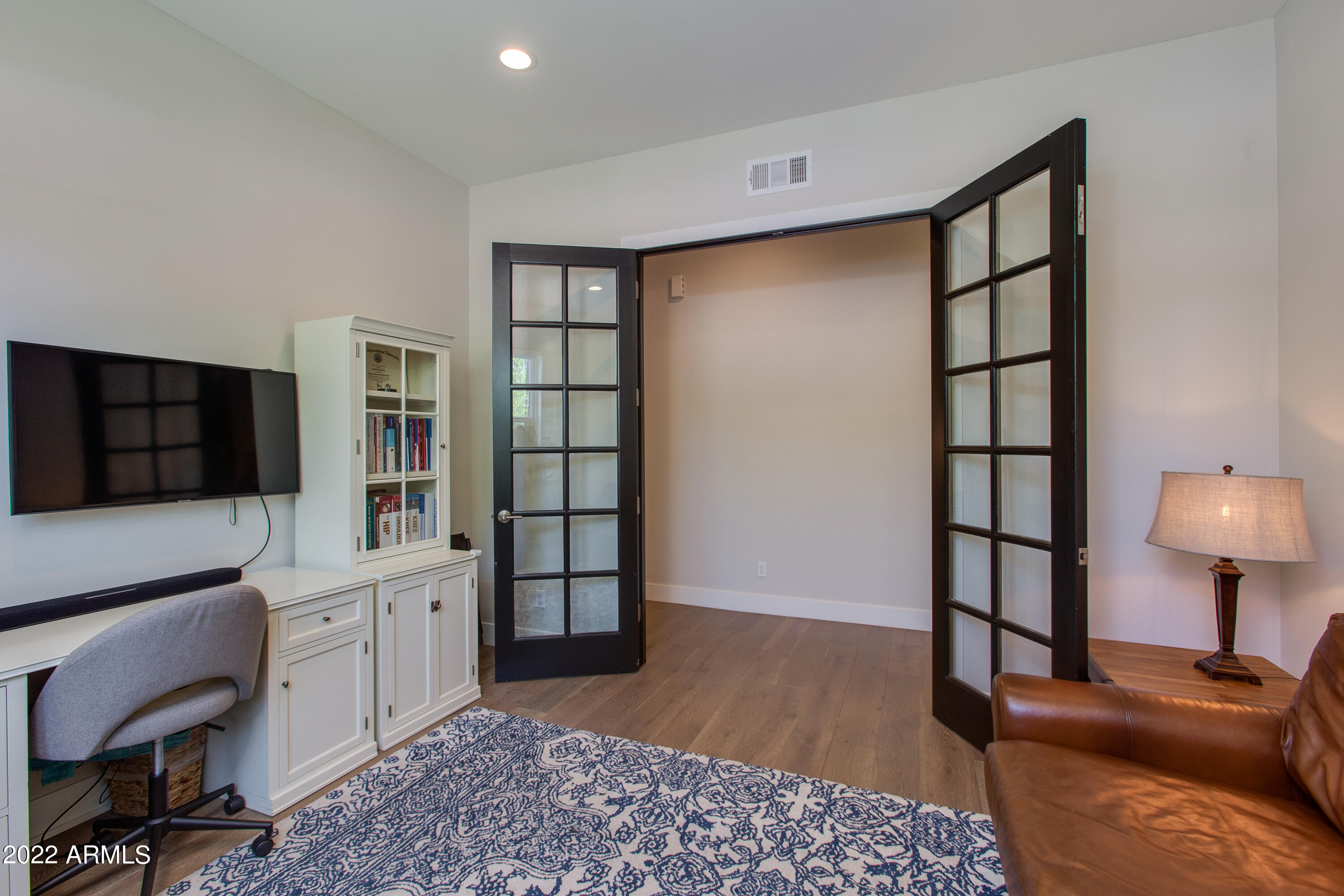 CAMELBACK VILLA - Residential
