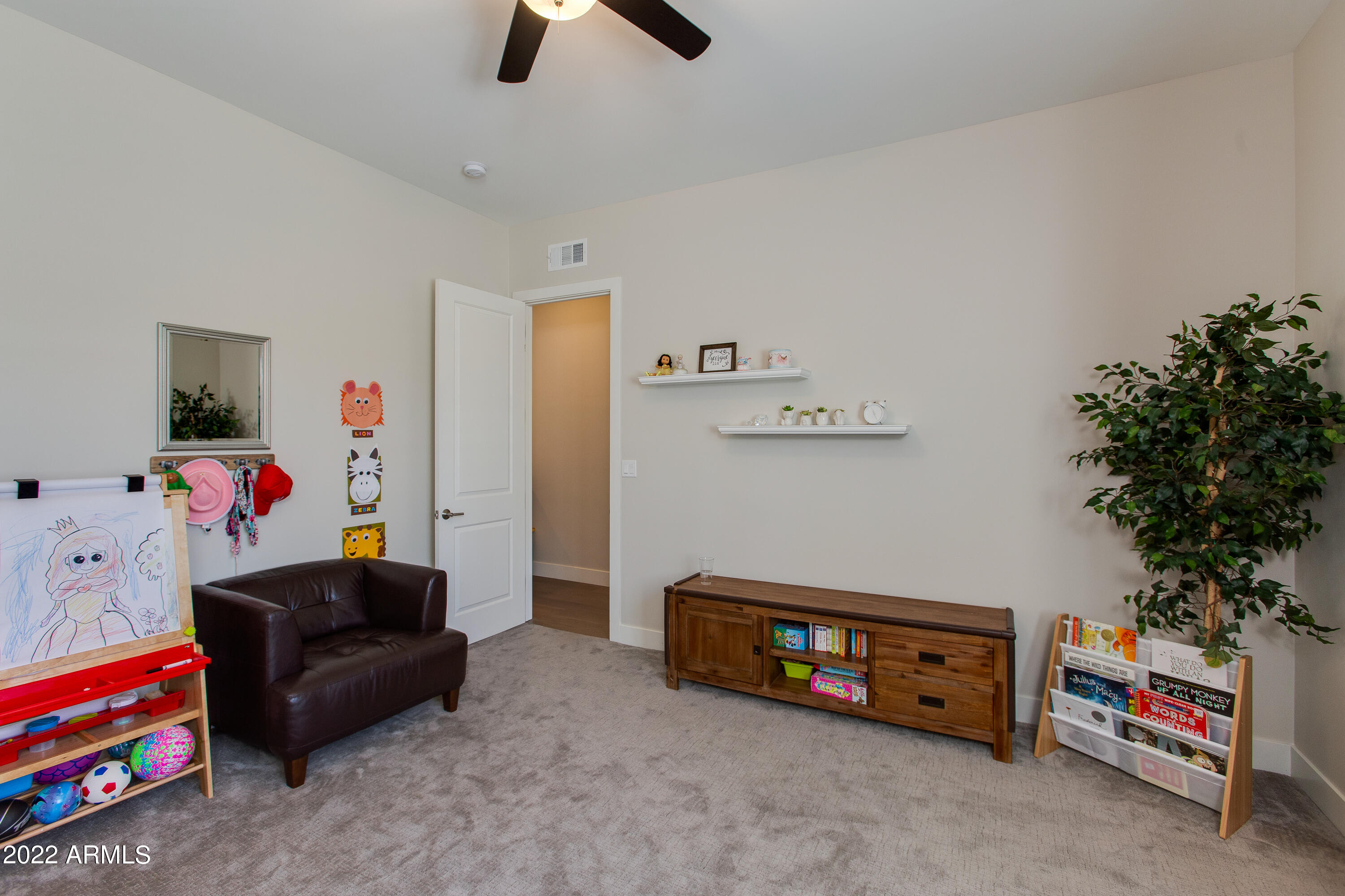 CAMELBACK VILLA - Residential