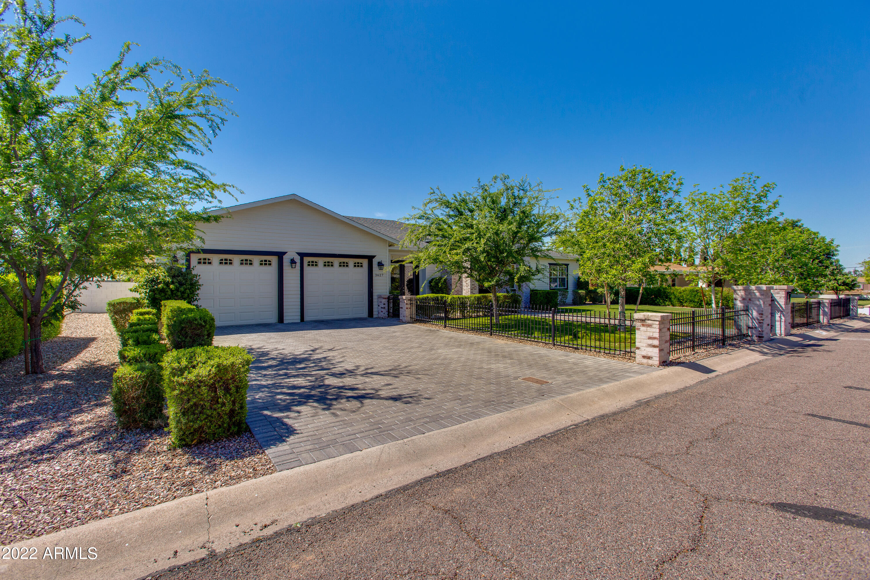 CAMELBACK VILLA - Residential