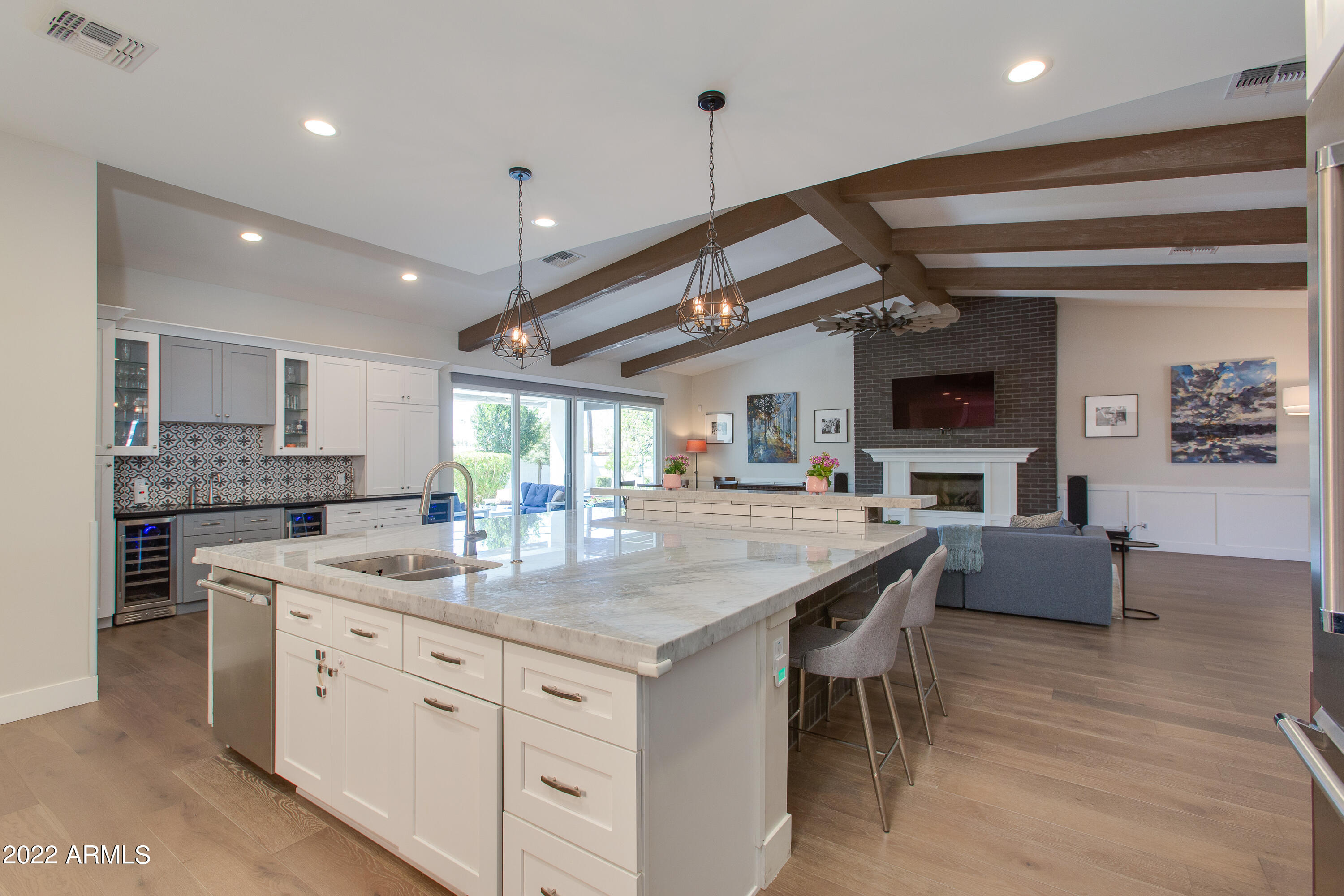 CAMELBACK VILLA - Residential