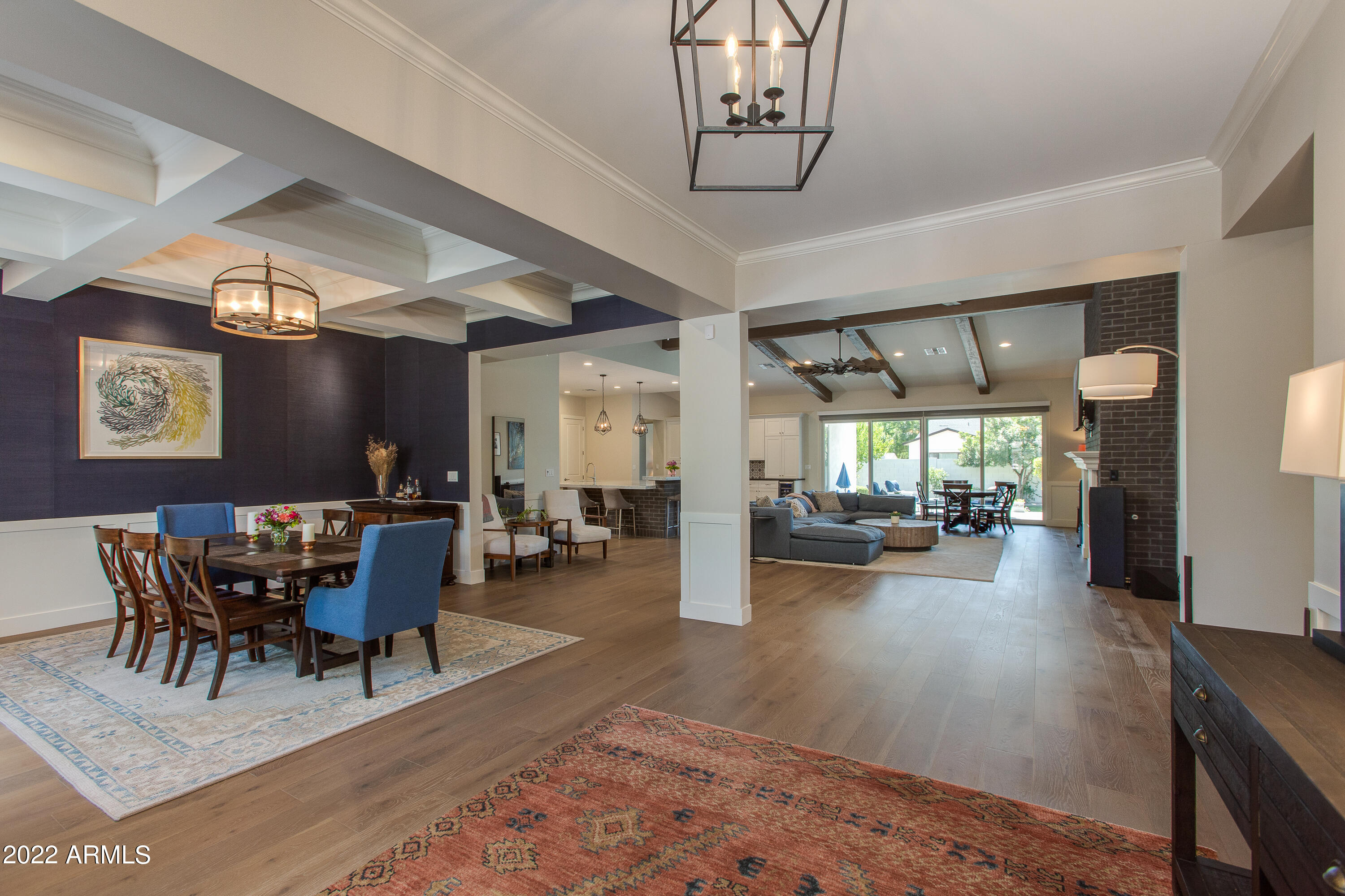 CAMELBACK VILLA - Residential